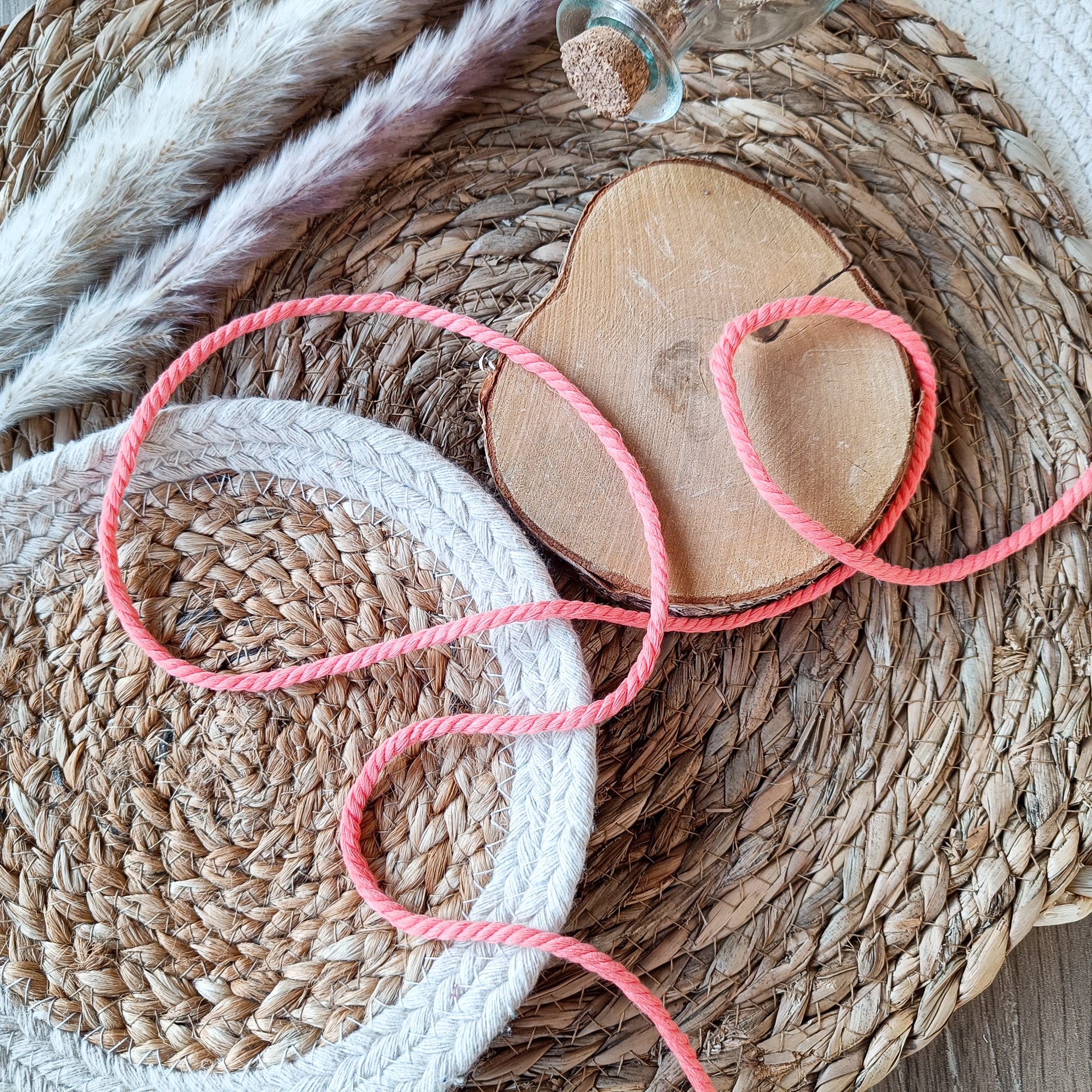 Matériel Macramé Couleur Vive Rayher Cordon En Coton, Rouge Corail, 1 Pce., ø 3,0mm, 210g Cordon Coton Macramé Rayher Matériel Macramé Couleur Vive Rayher Cordon En Coton, Rouge Corail, 1 Pce., ø 3,0mm, 210g Cordon Coton Macramé Rayher