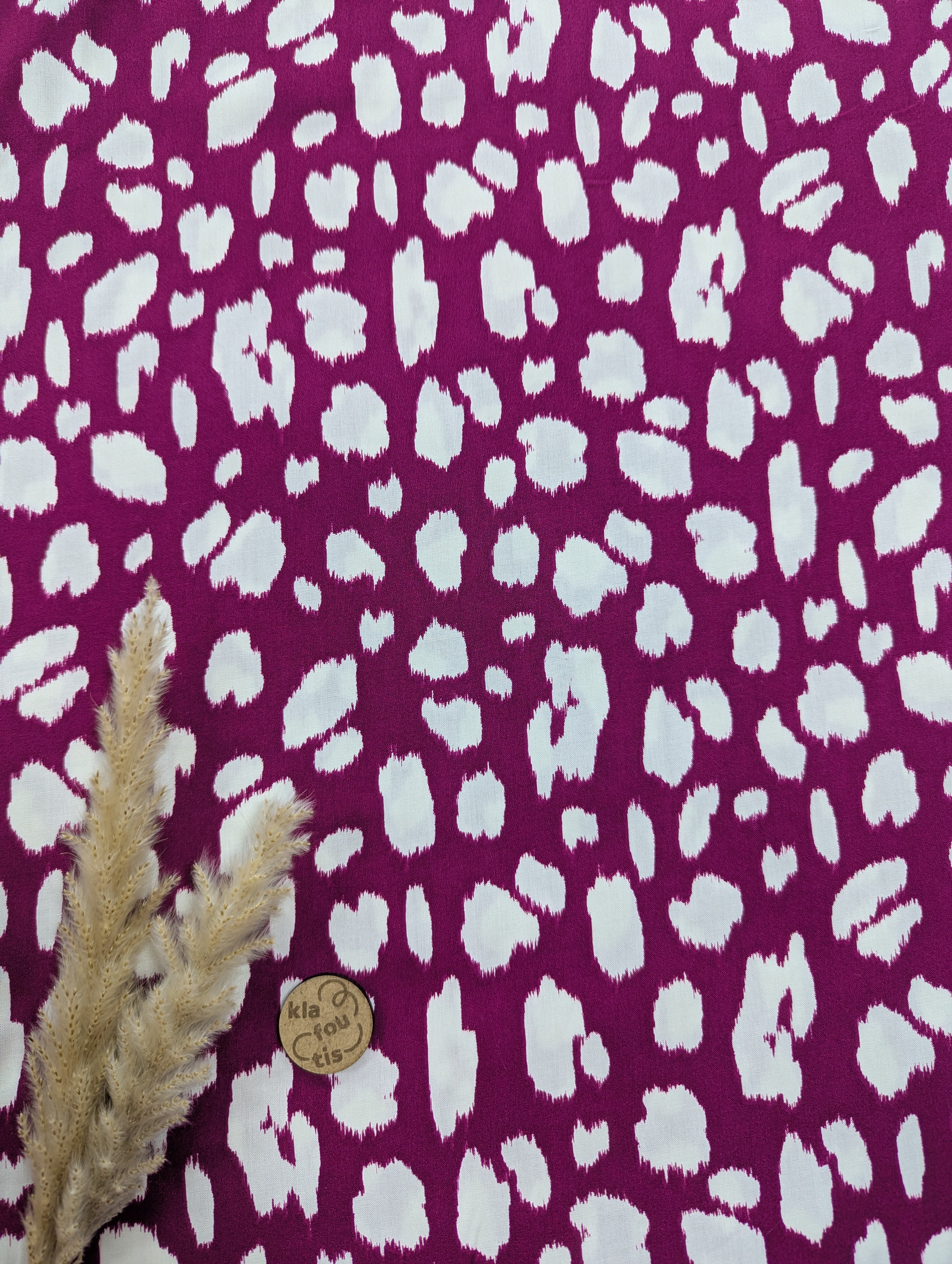 Popeline de viscose EcoVero magenta - jolies taches blanches