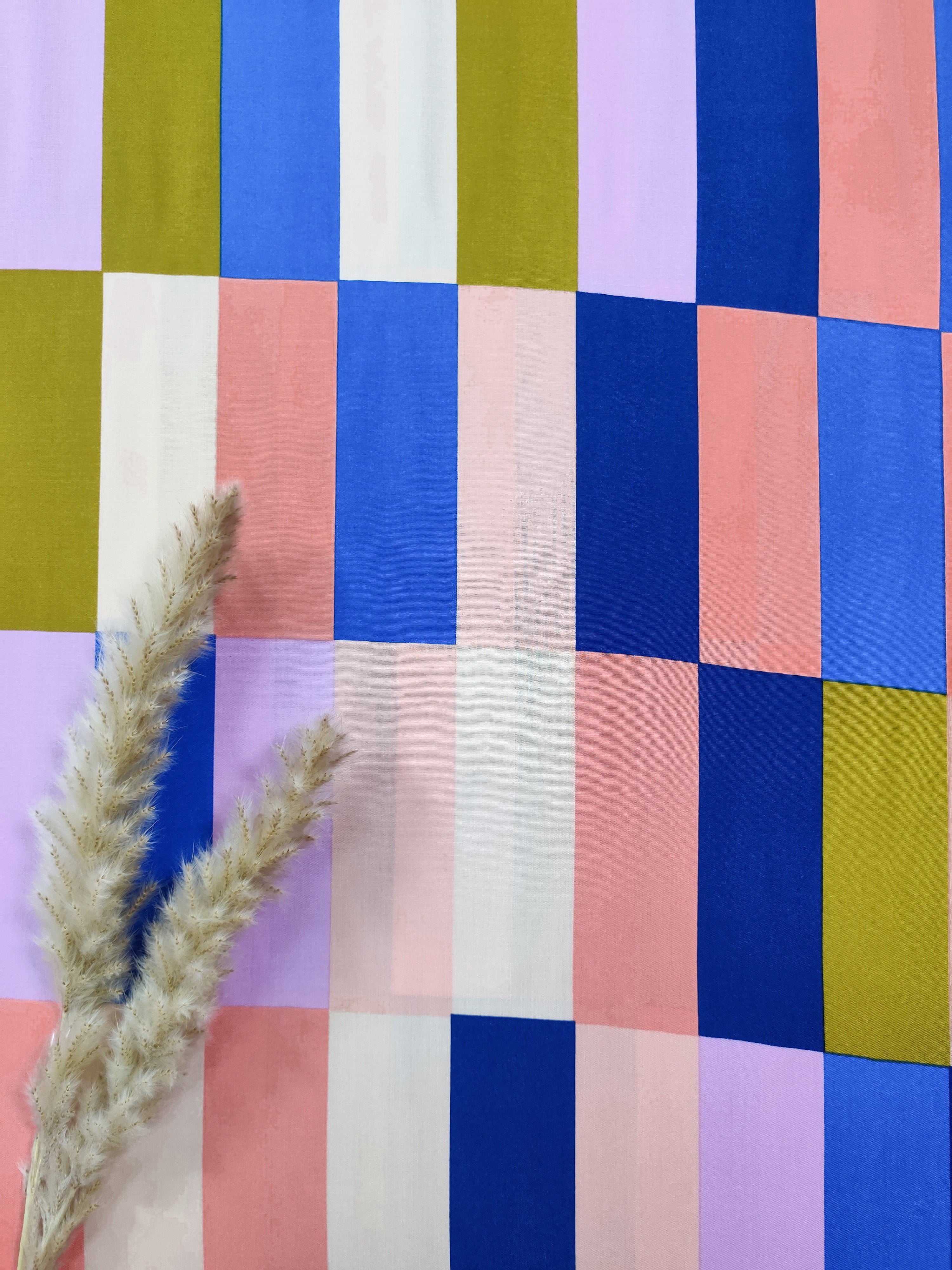 Popeline de viscose EcoVero bleu roi - Rectangles élégants