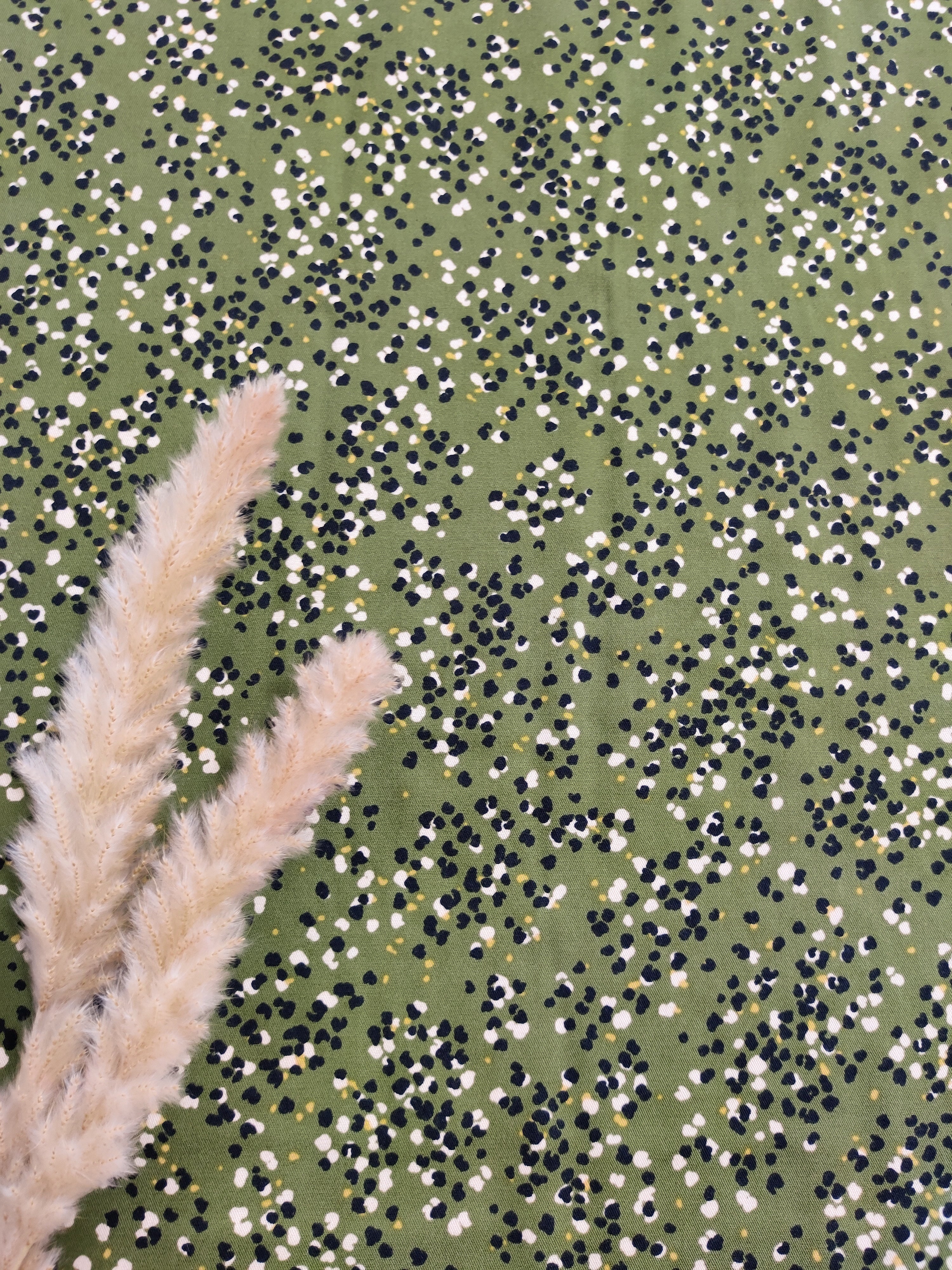 Twill de viscose vert kaki - Petits pois colorés