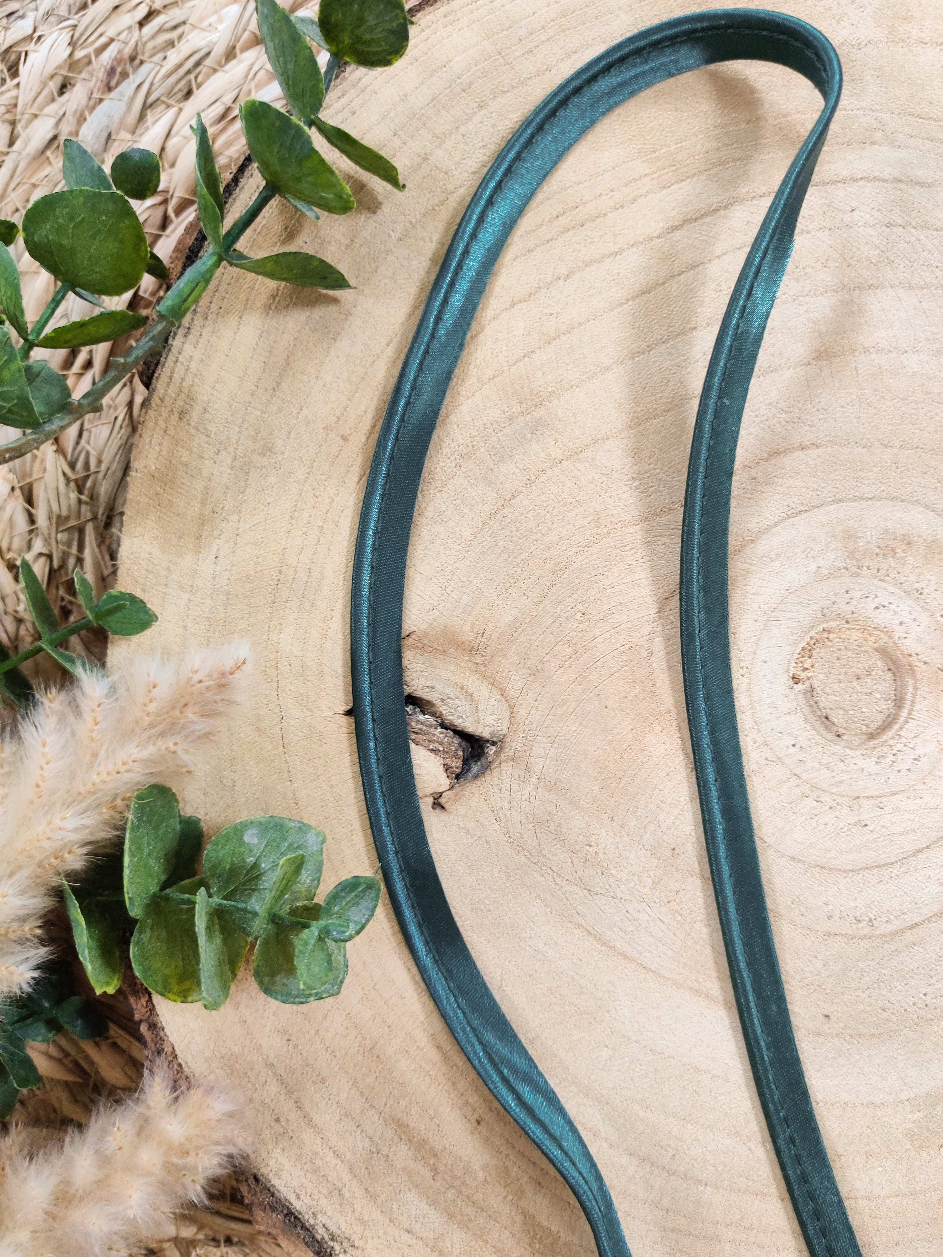 Passepoil satin vert forêt