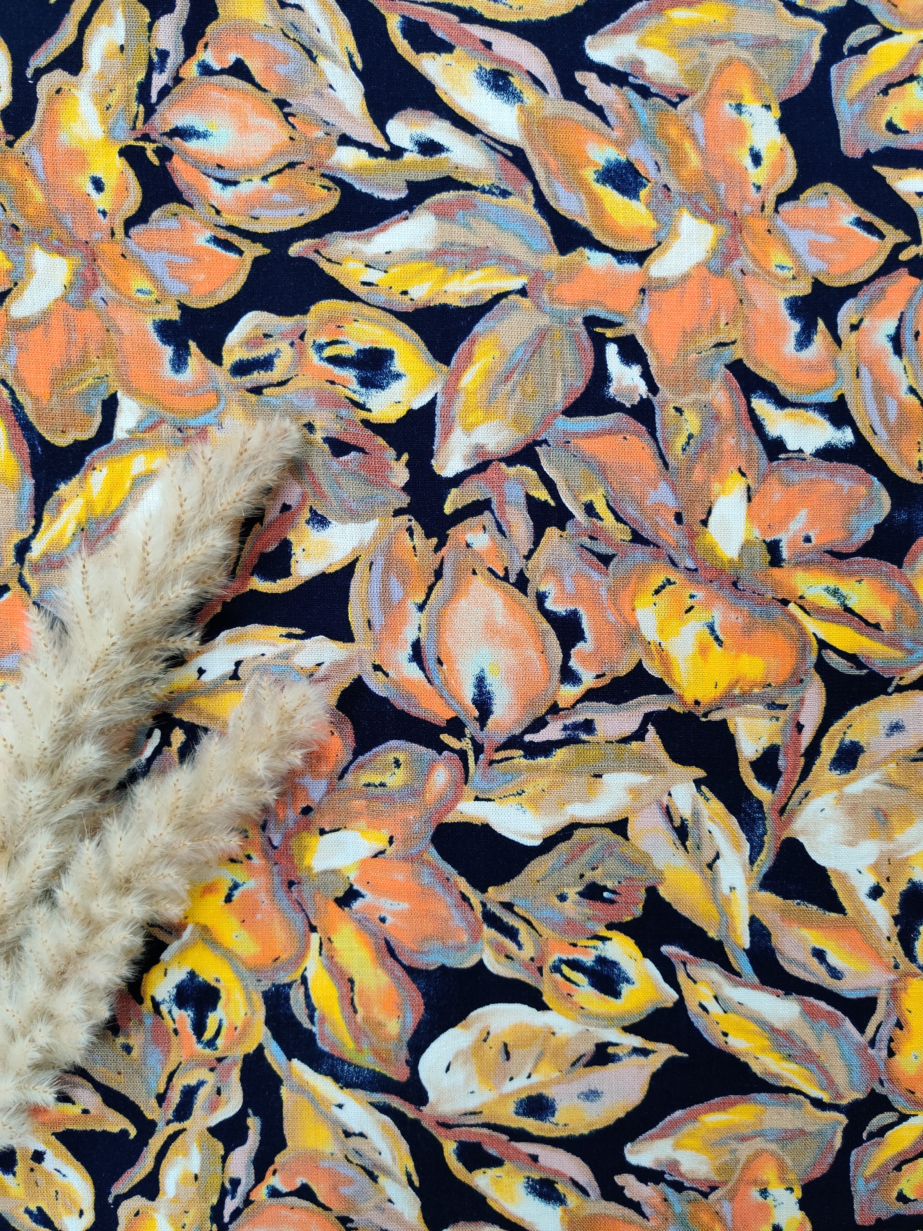 Popeline de viscose stretch bleu marine - Myriade de pétales