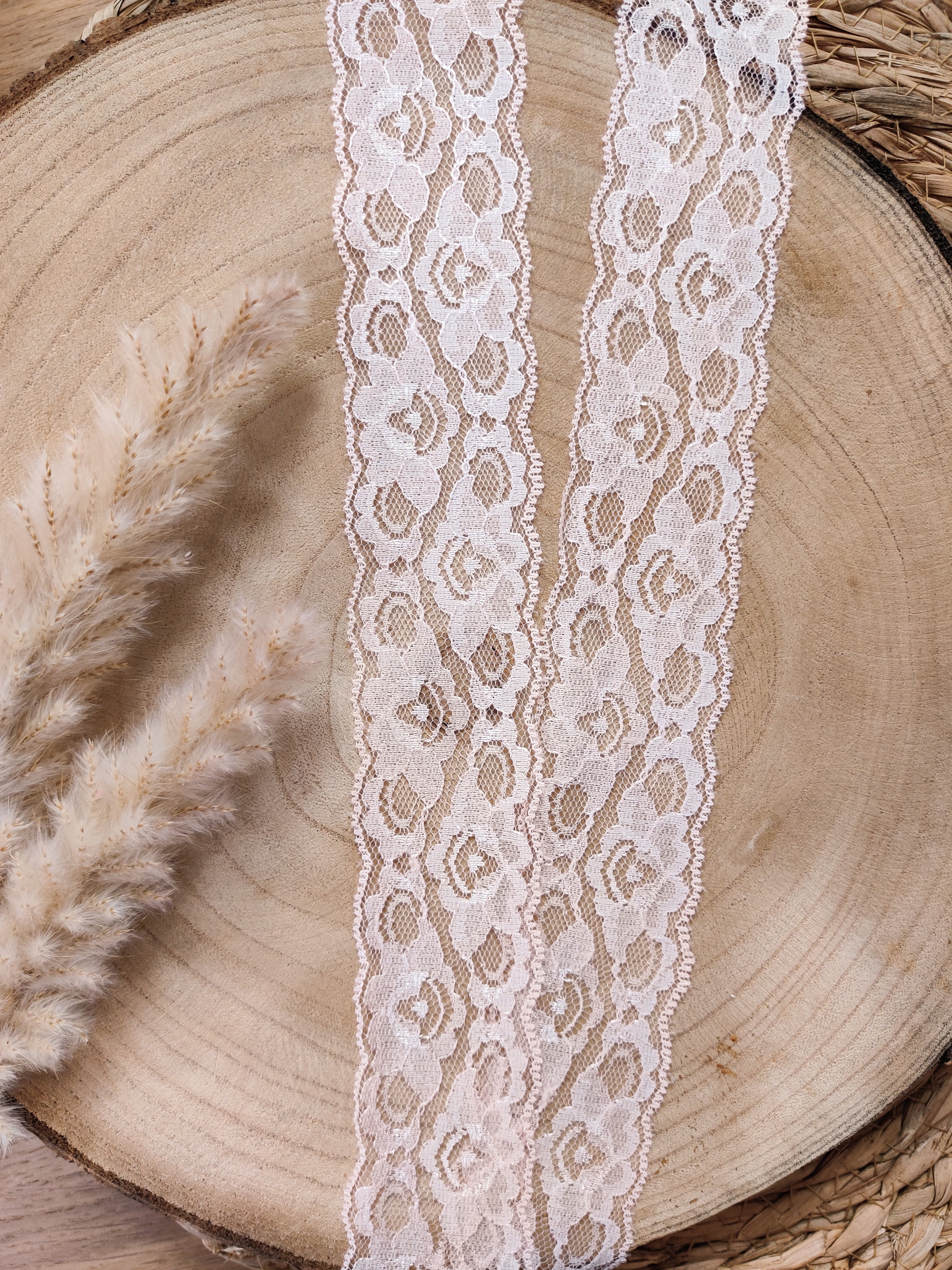 Dentelle fleurie 4,5 cm - Rose poudré