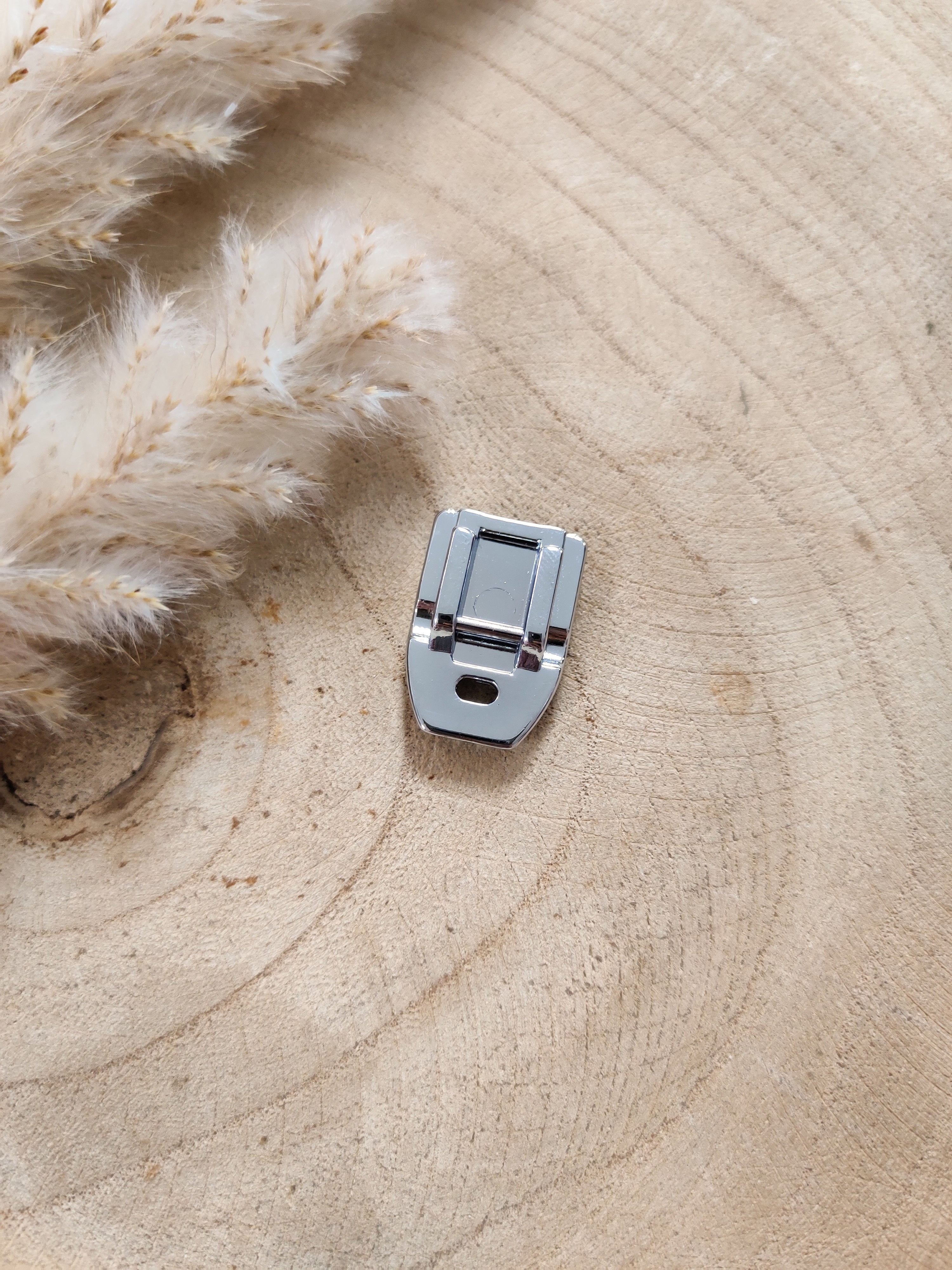 Pied universel pour zip invisible - métal