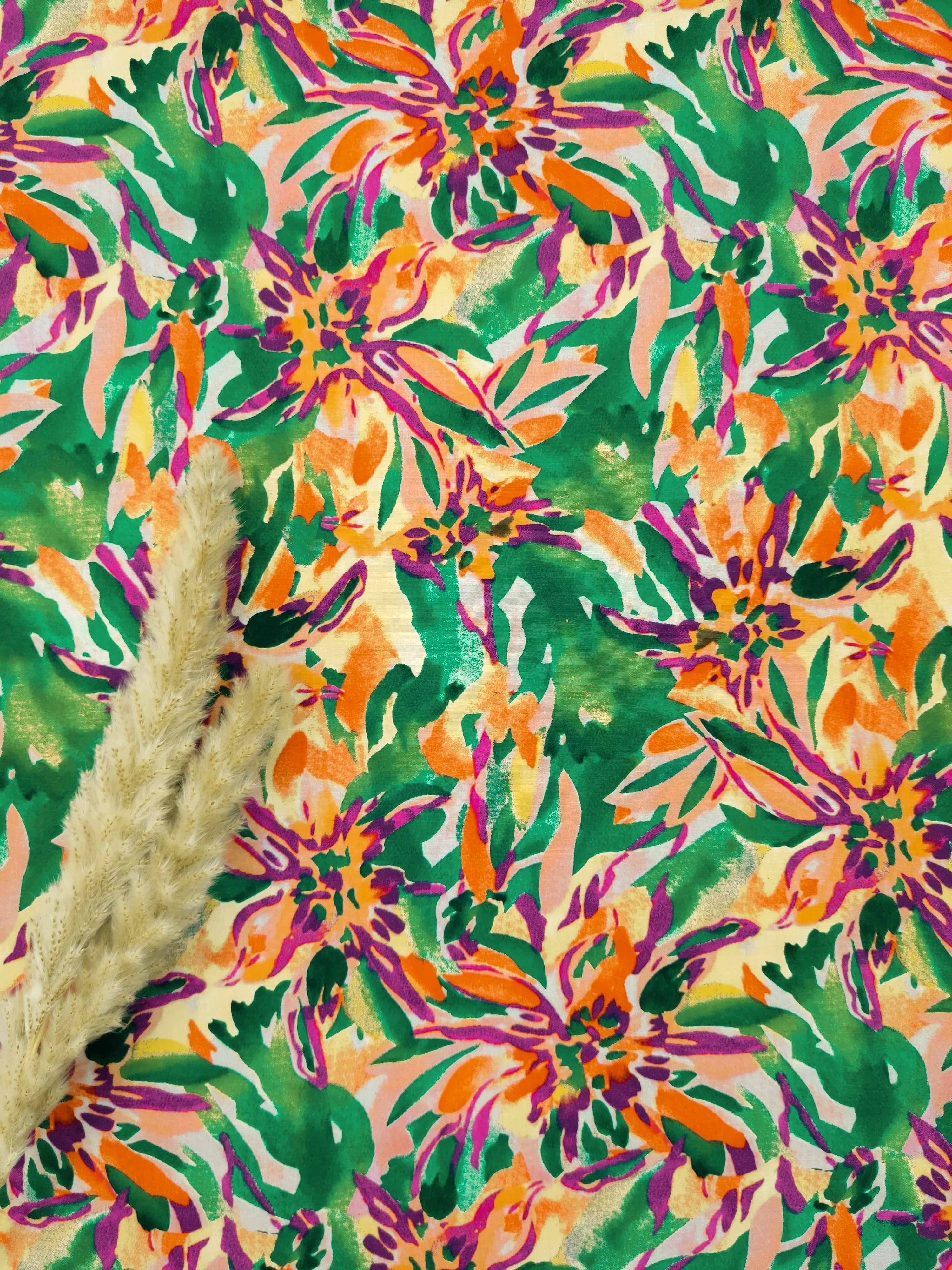 Popeline de viscose - Fleurs vertes éclatantes