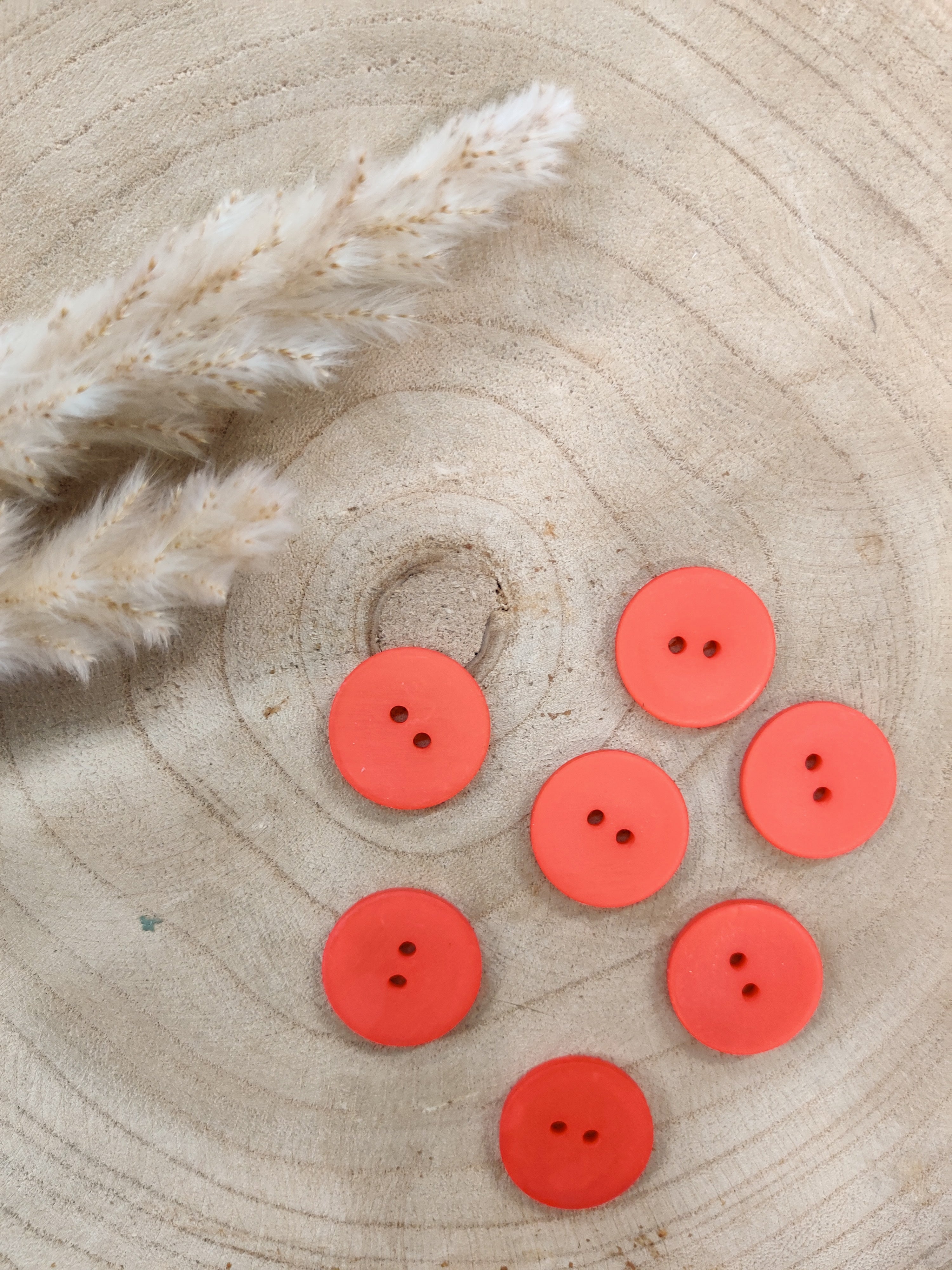 Boutons satinés 2 trous - Rouge  - 23 mm de diamètre