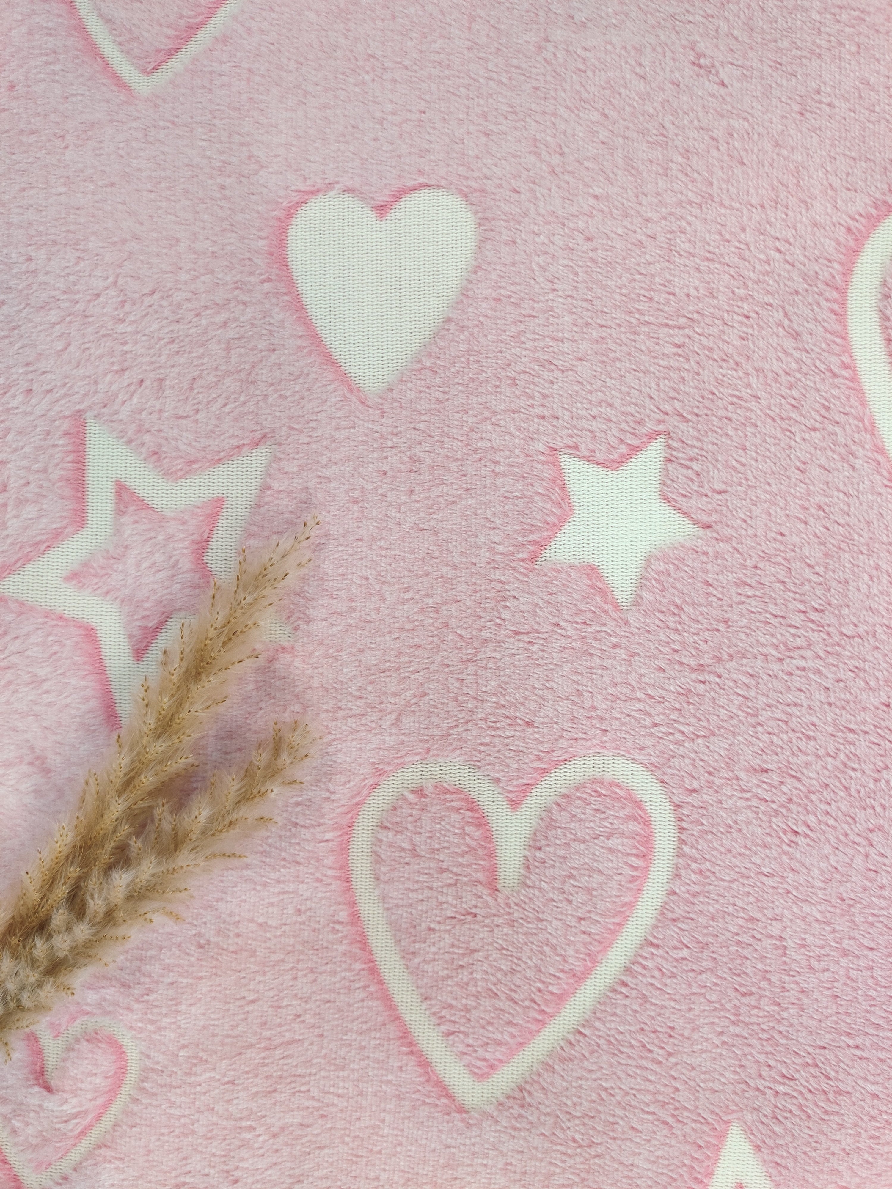 Tissu doudou phosphorescent rose - Cœurs et étoiles