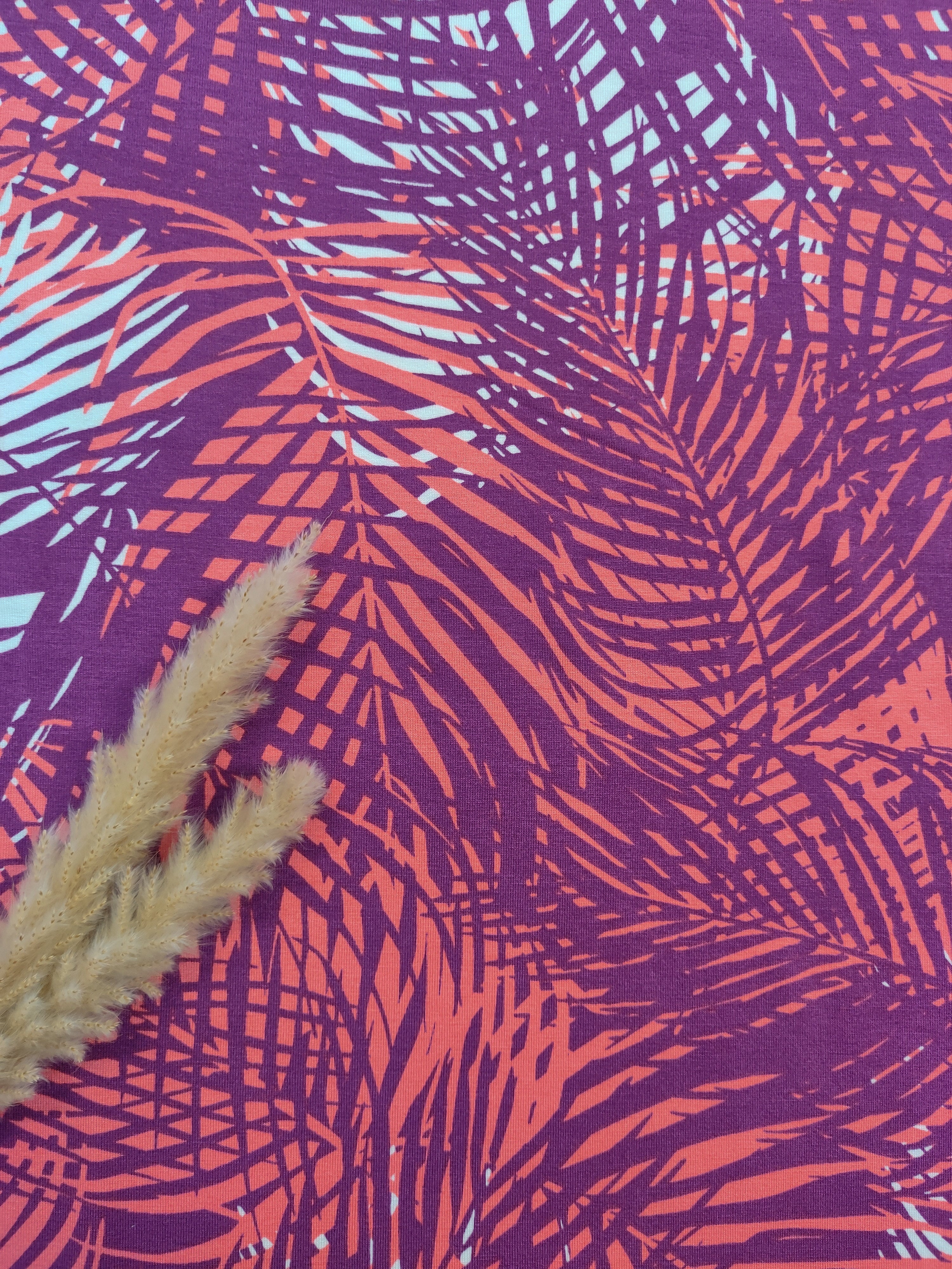 Jersey de viscose - Feuilles de palmiers corail et violet