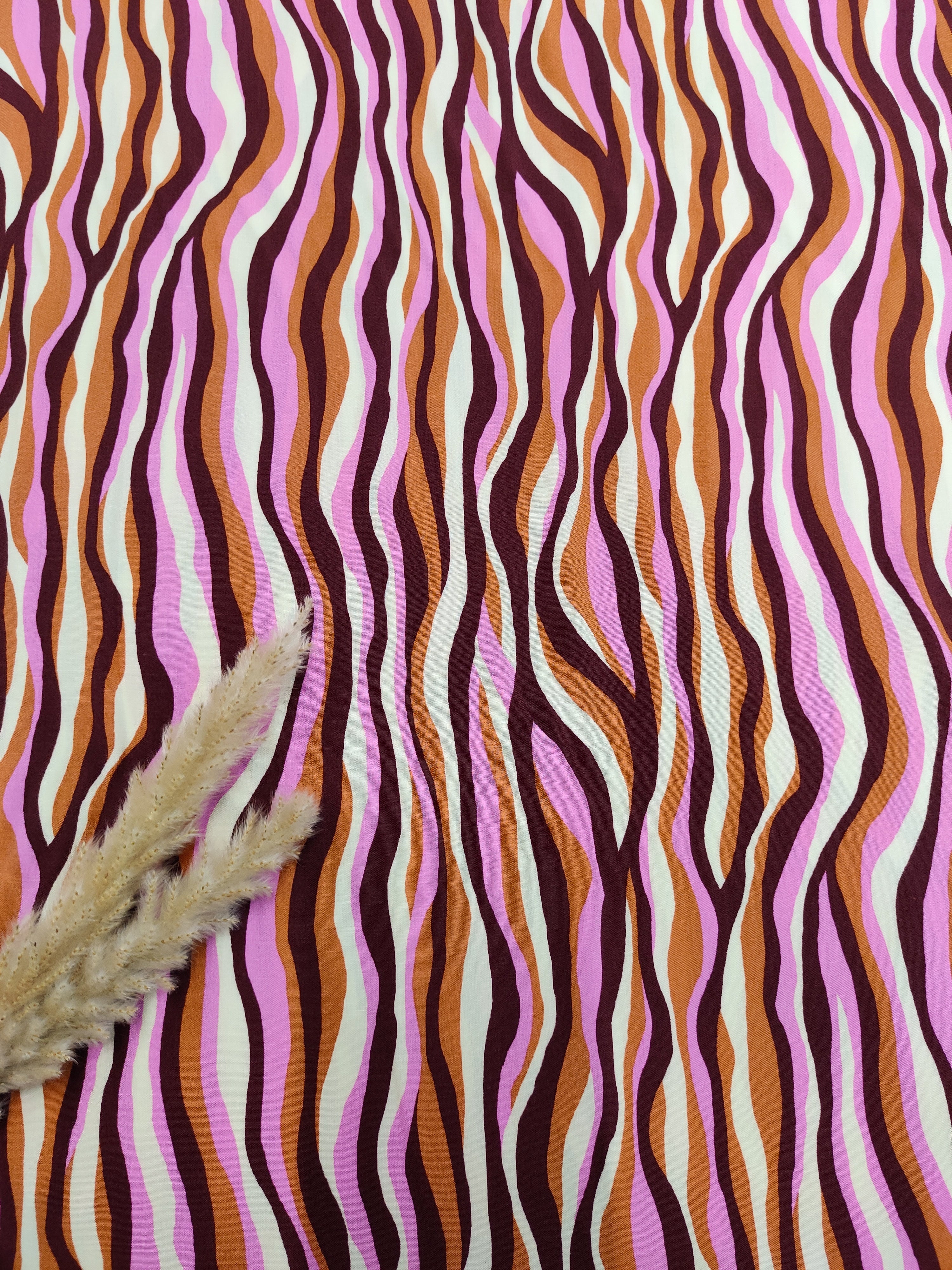 Popeline de viscose rose et orange corail - Zébrures colorées