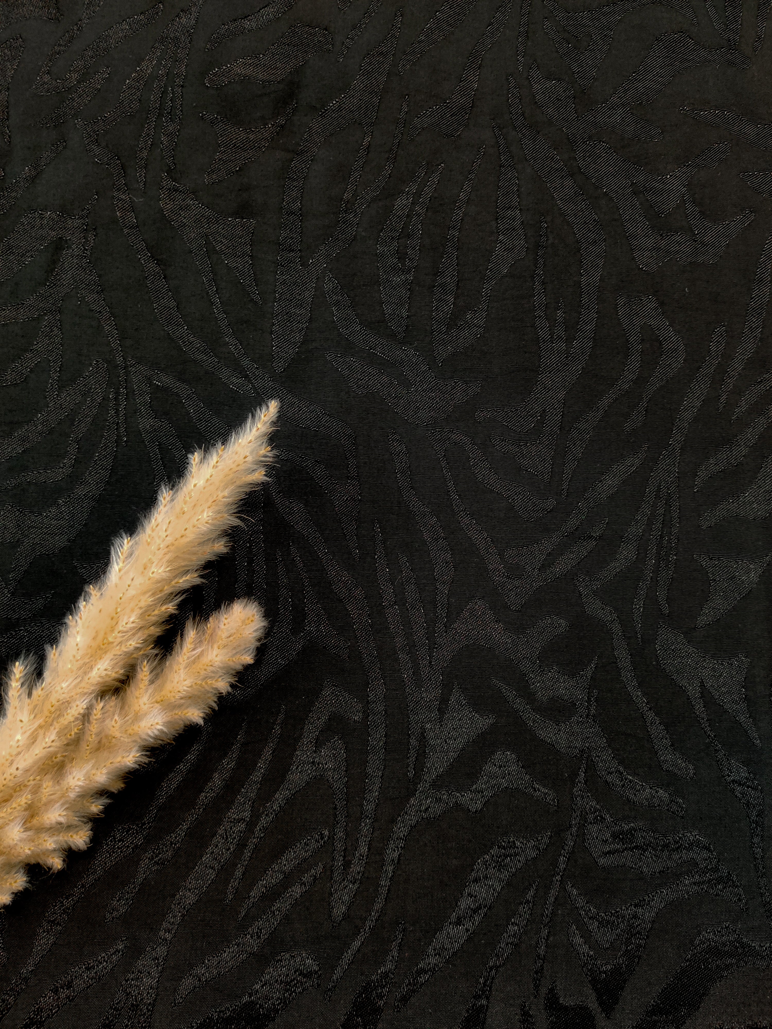 Popeline de viscose jacquard noire - Reflet zébré