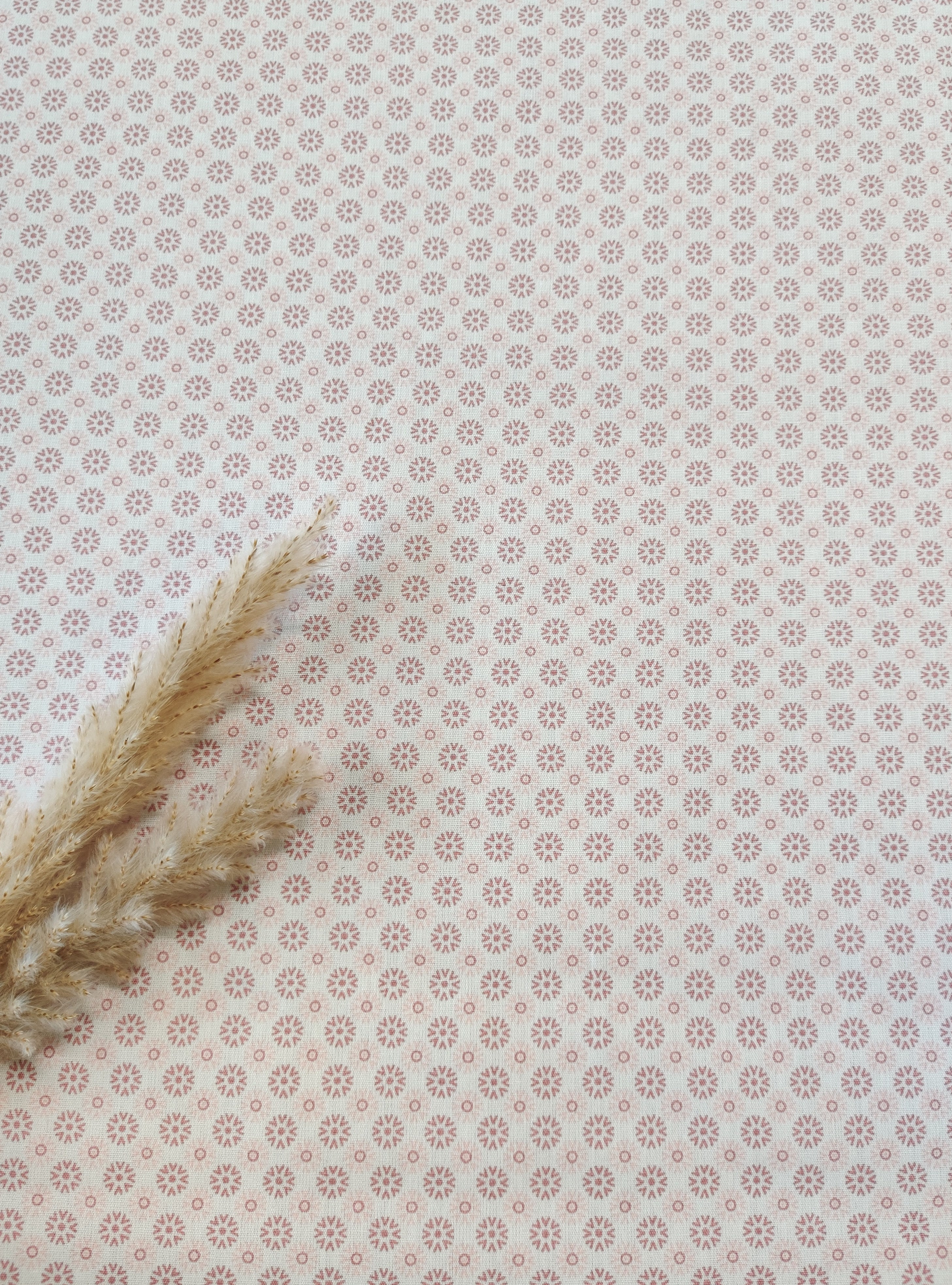 Popeline de coton écrue - Petites fleurs en tons de rose