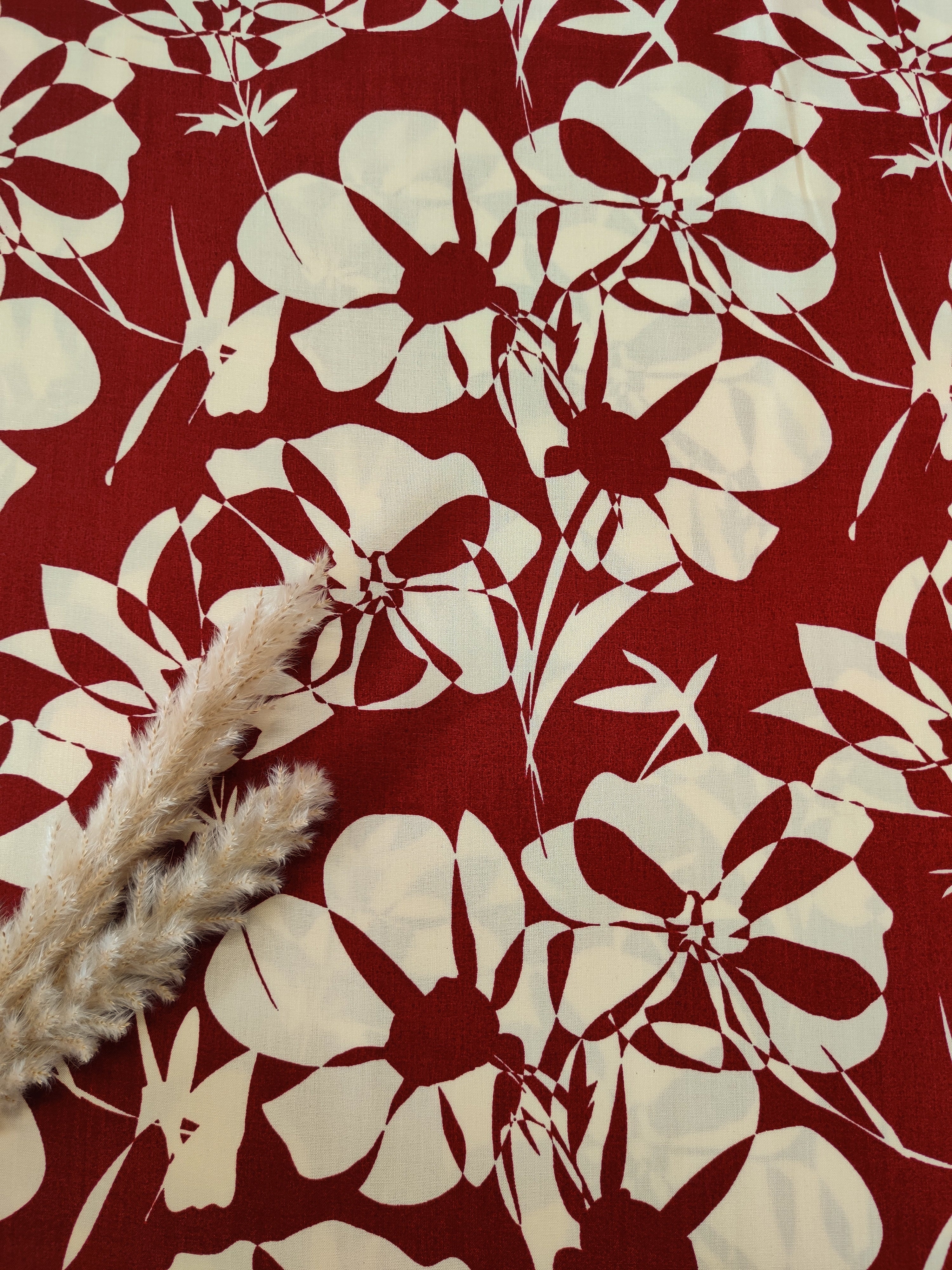 Popeline de viscose rouge foncé - Silhouette végétale