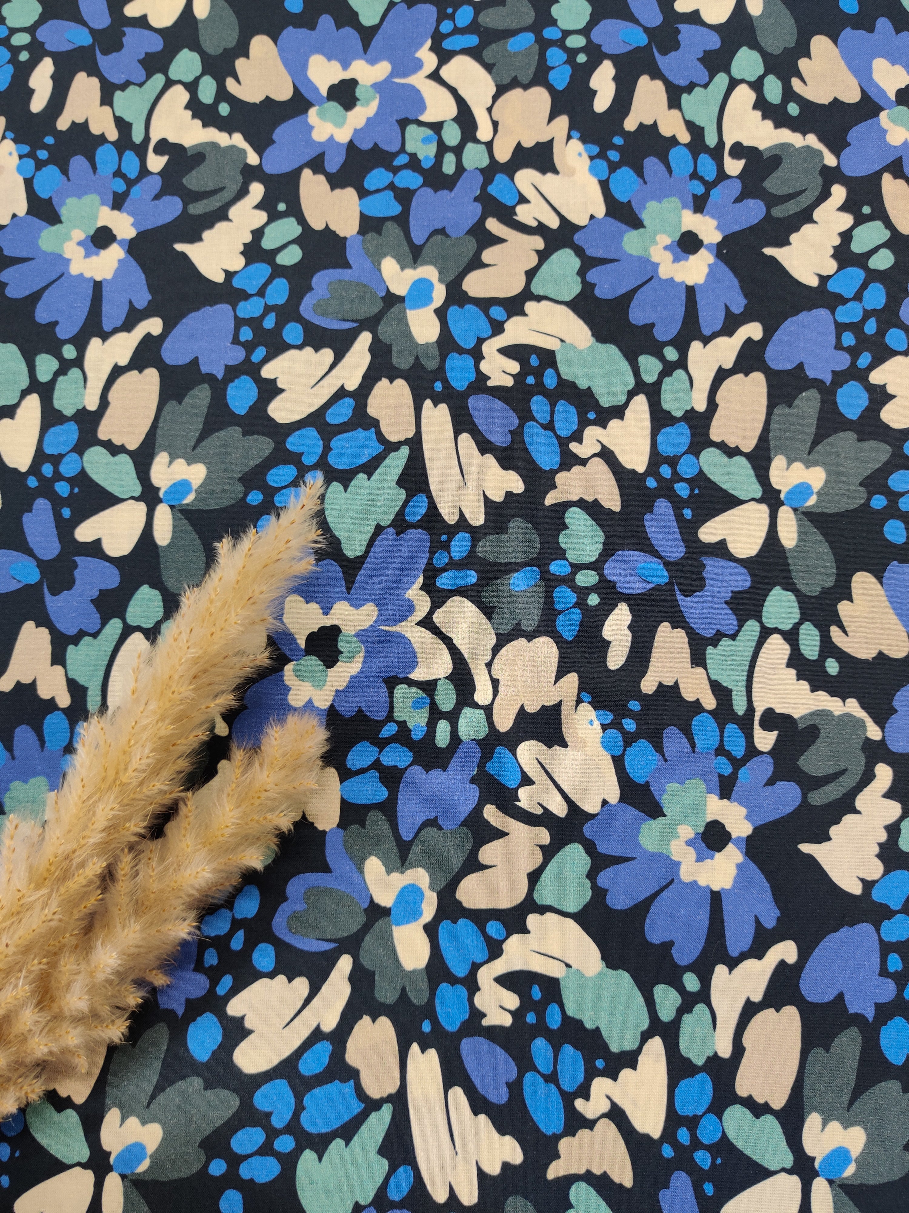 Voile de coton bleu - Fleurs au feutre