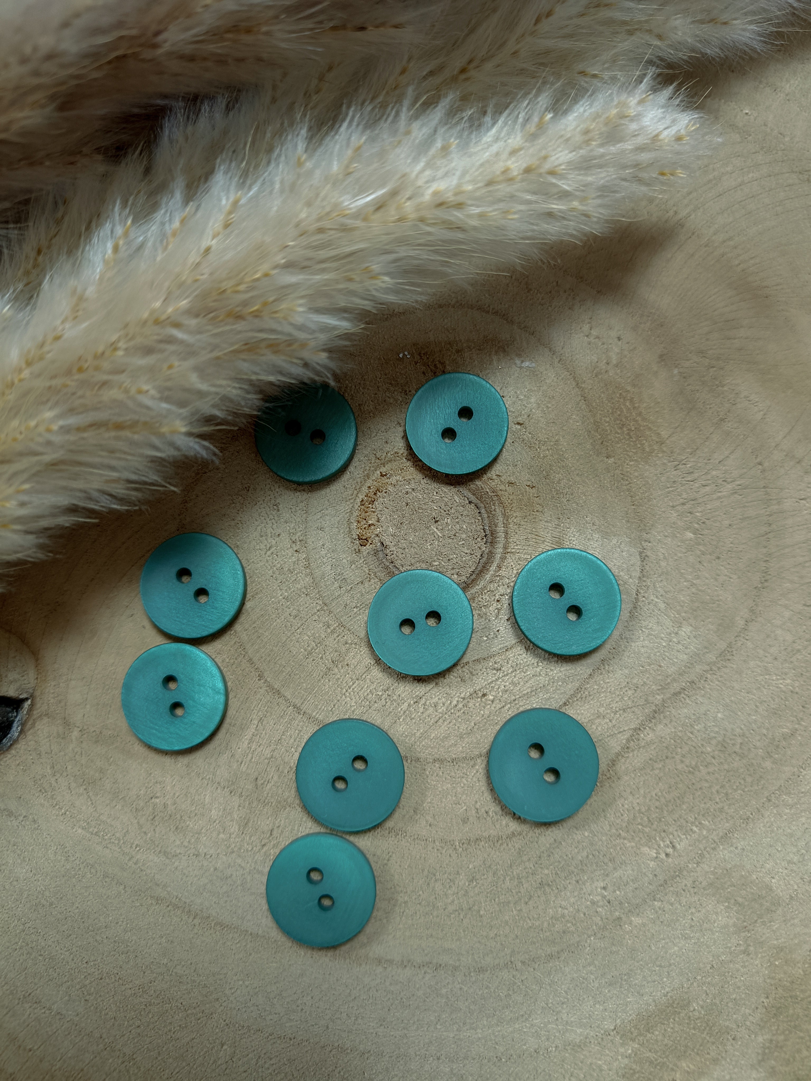 Boutons satinés 2 trous - Vert forêt - 15 mm de diamètre