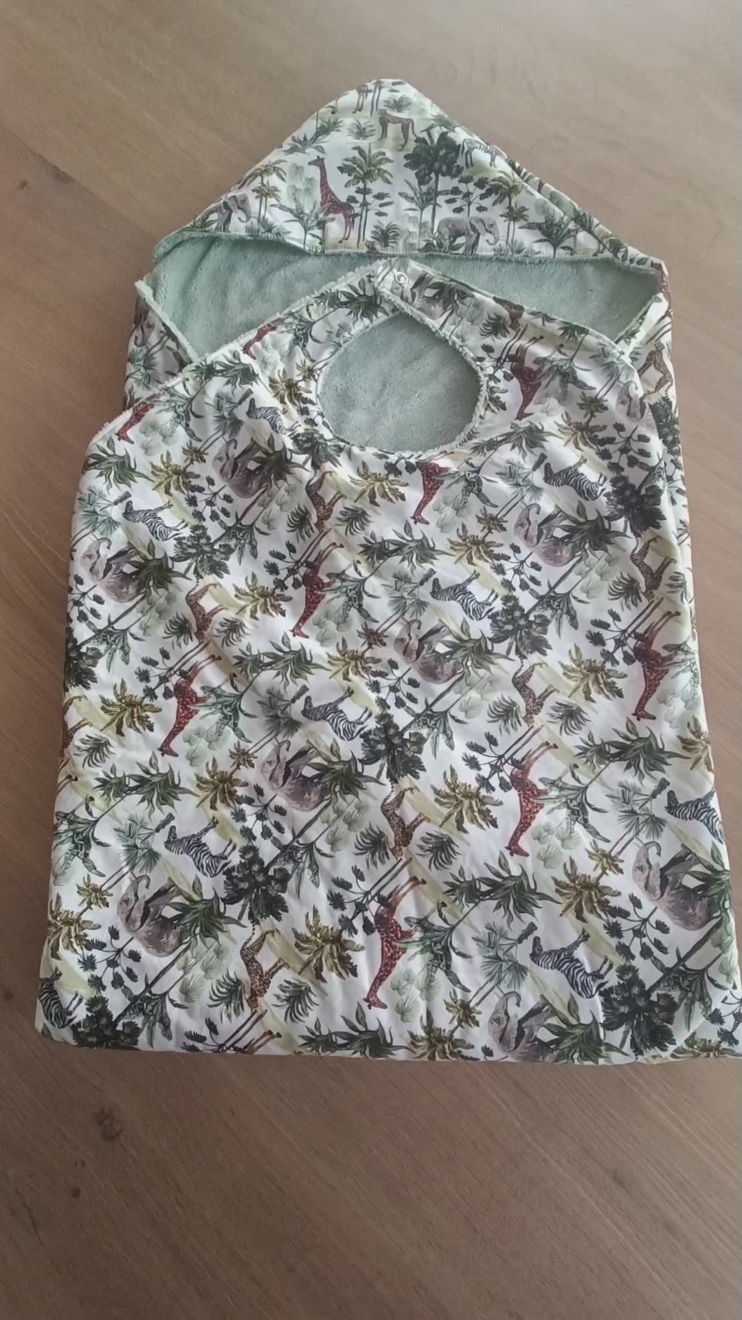 TUTO GRATUIT ou BOX - Mélisse la cape de bain améliorée