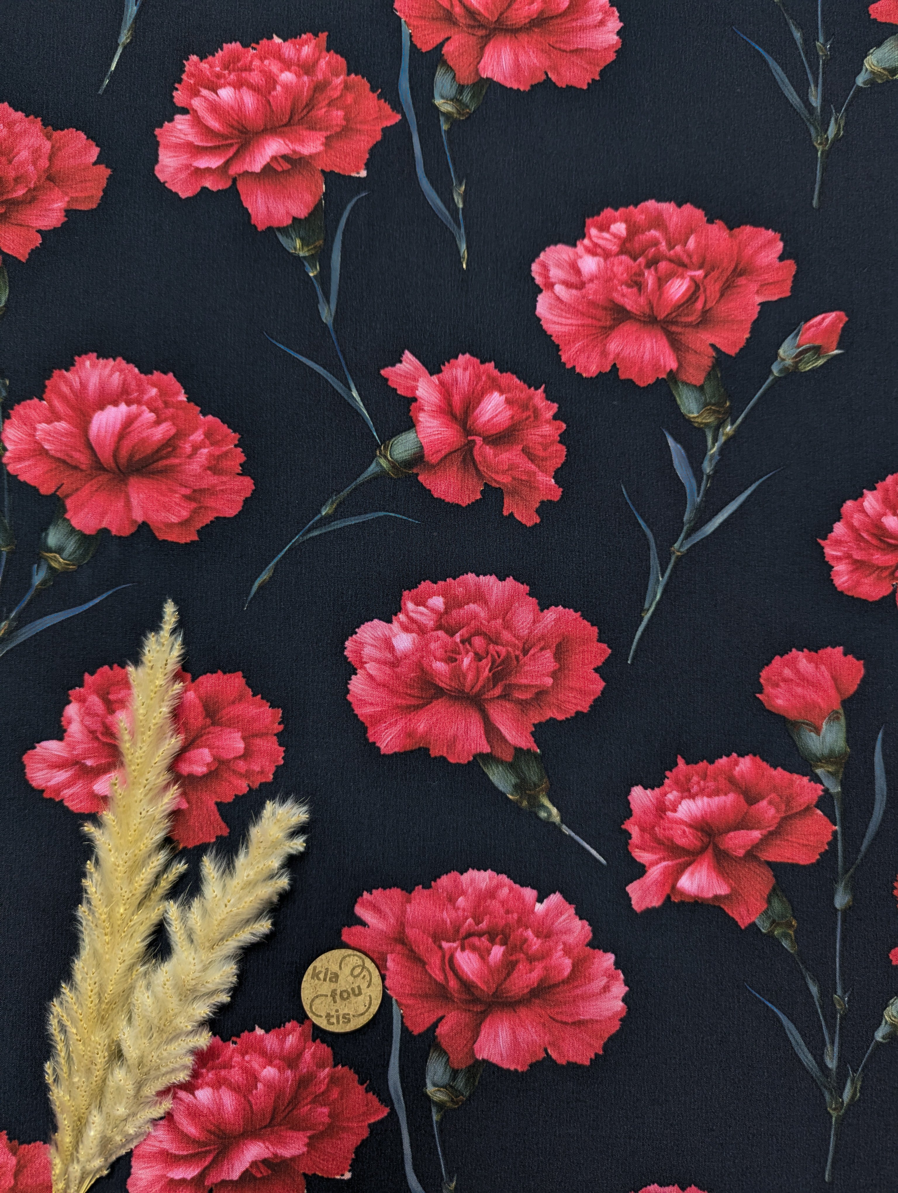 Popeline de viscose noire - oeillets