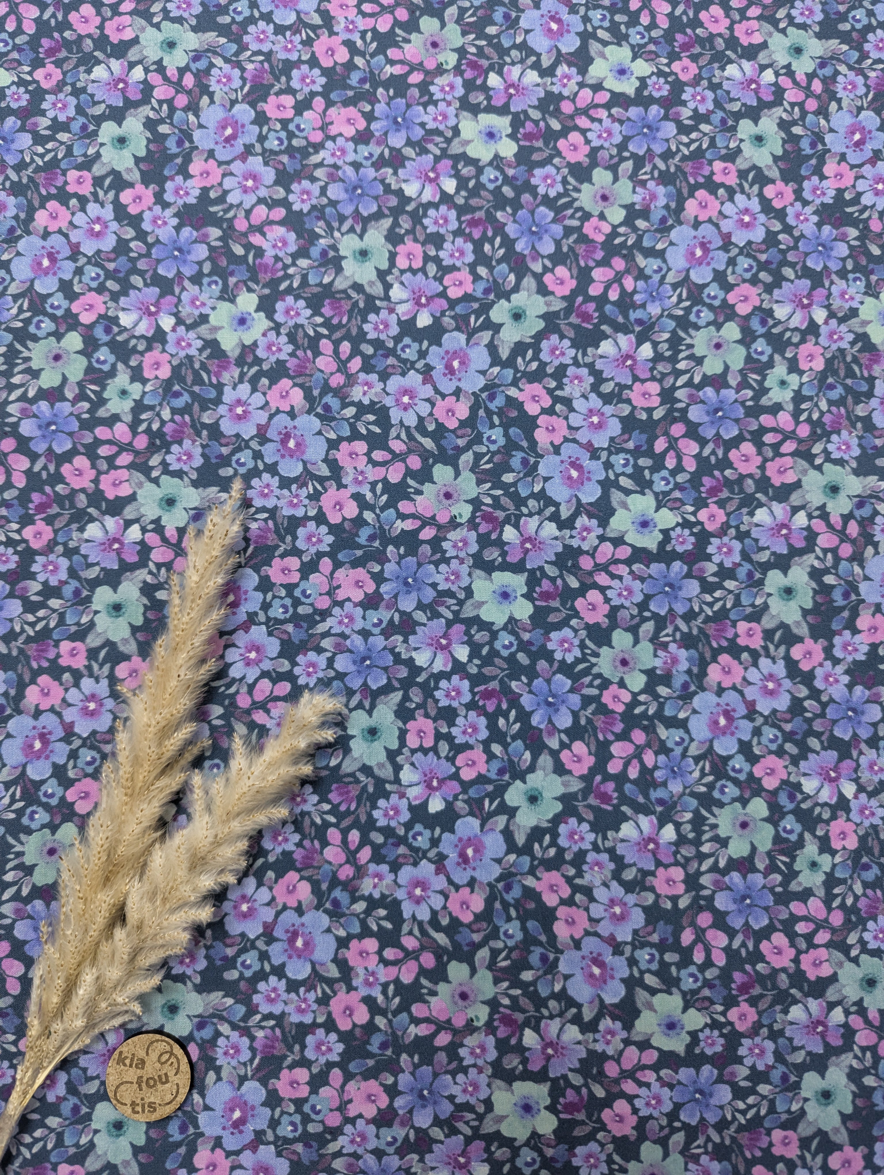 Popeline de coton bleu pétrole - fleurs féminines