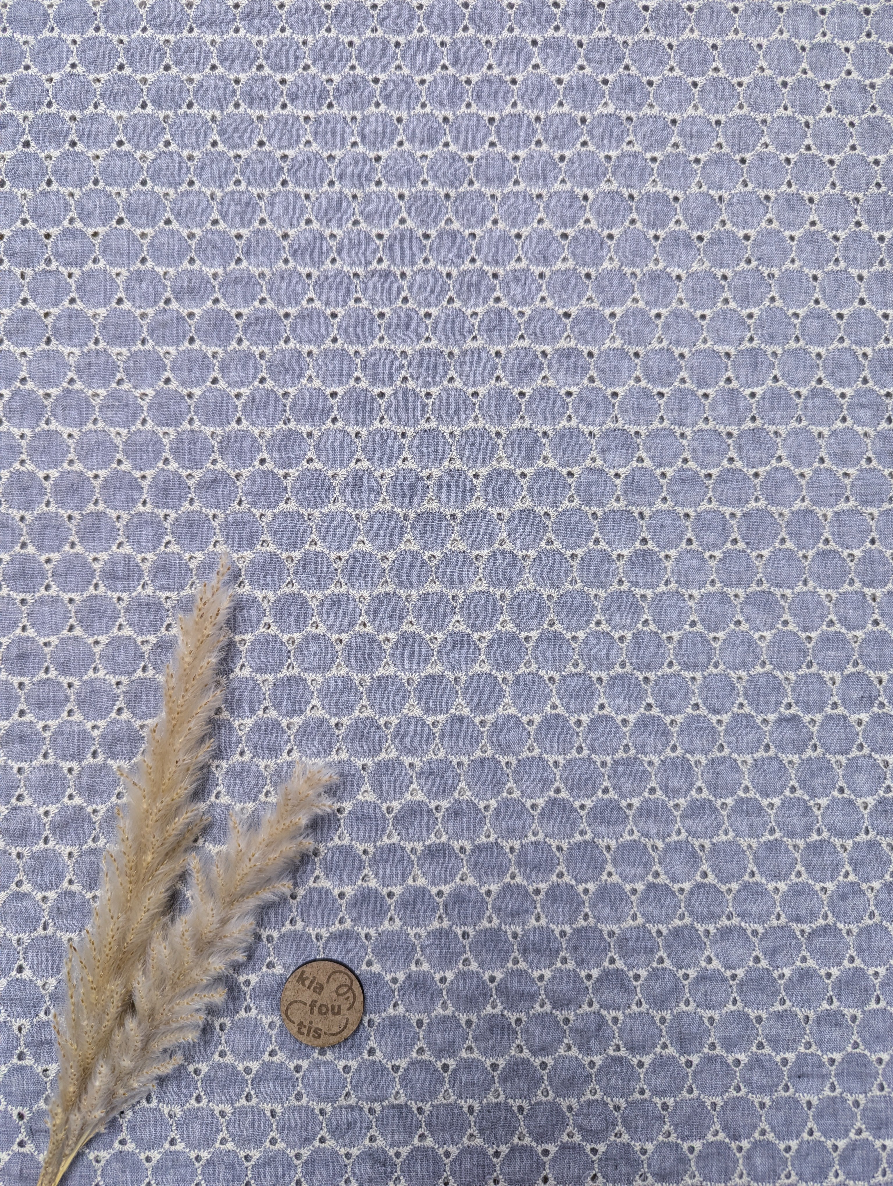 Voile de coton brodé bleu gris - Charme discret