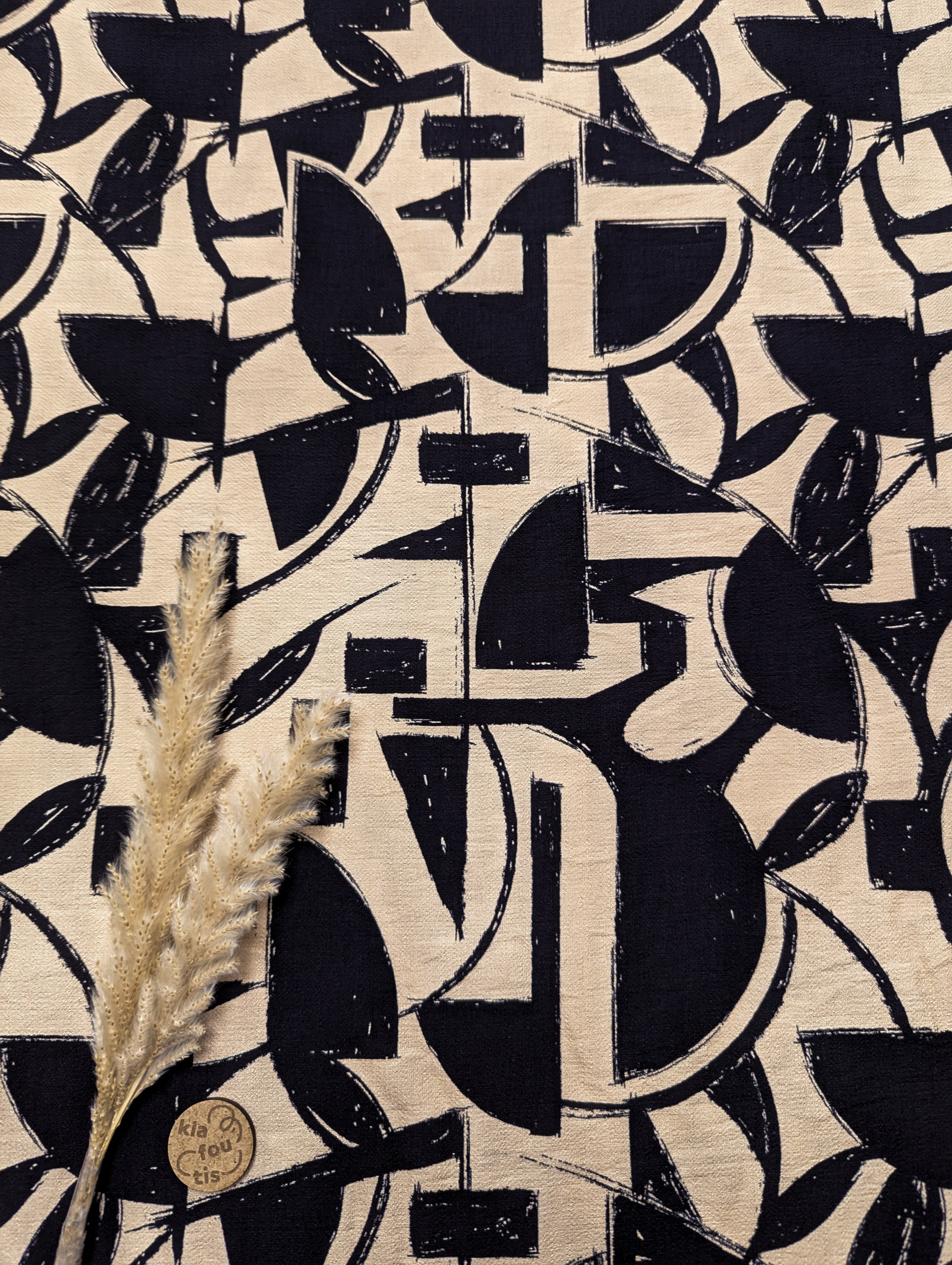 Crêpe de viscose beige - Géométrie élégante