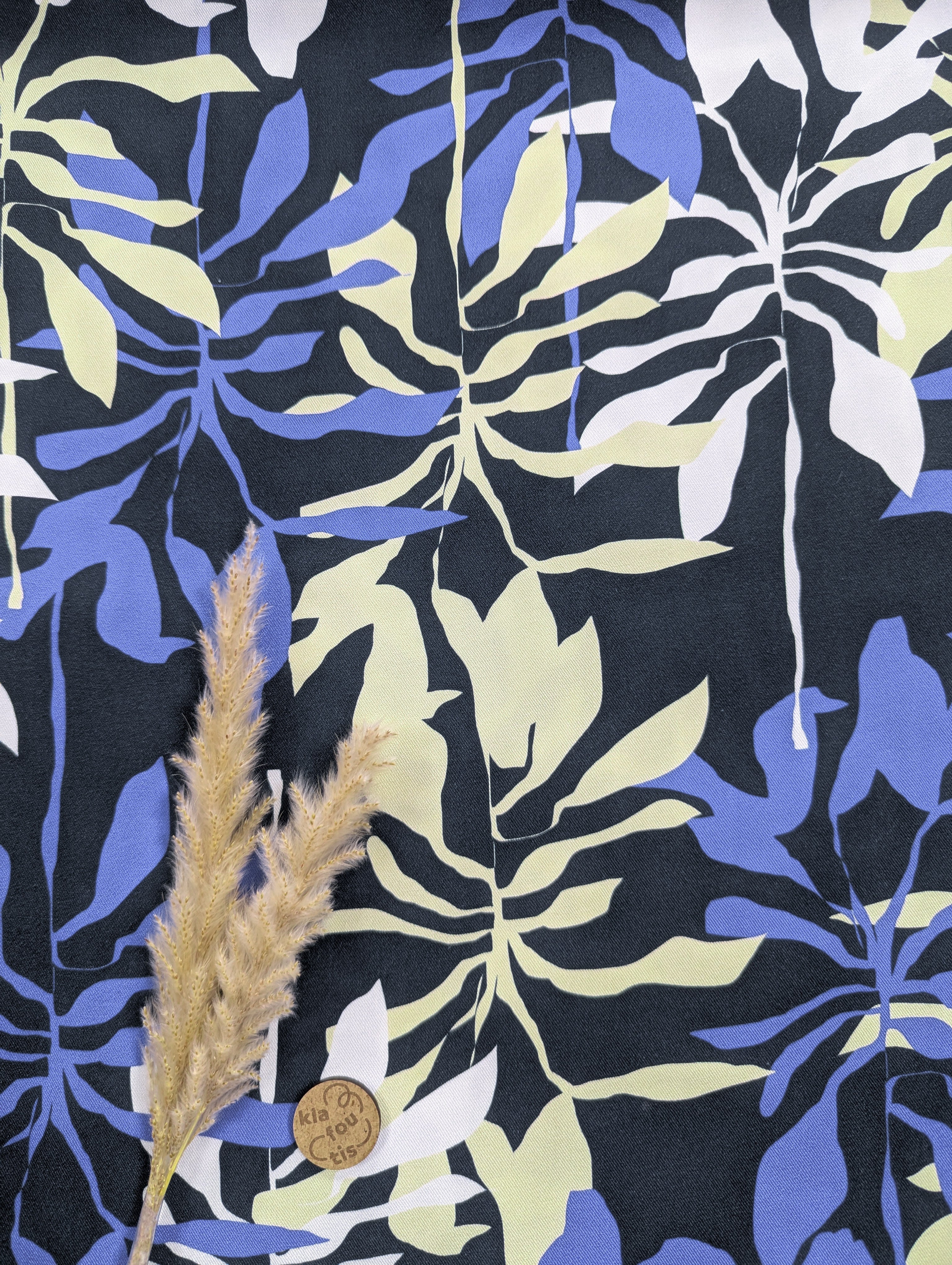 Twill de viscose bleu - feuillage moderne
