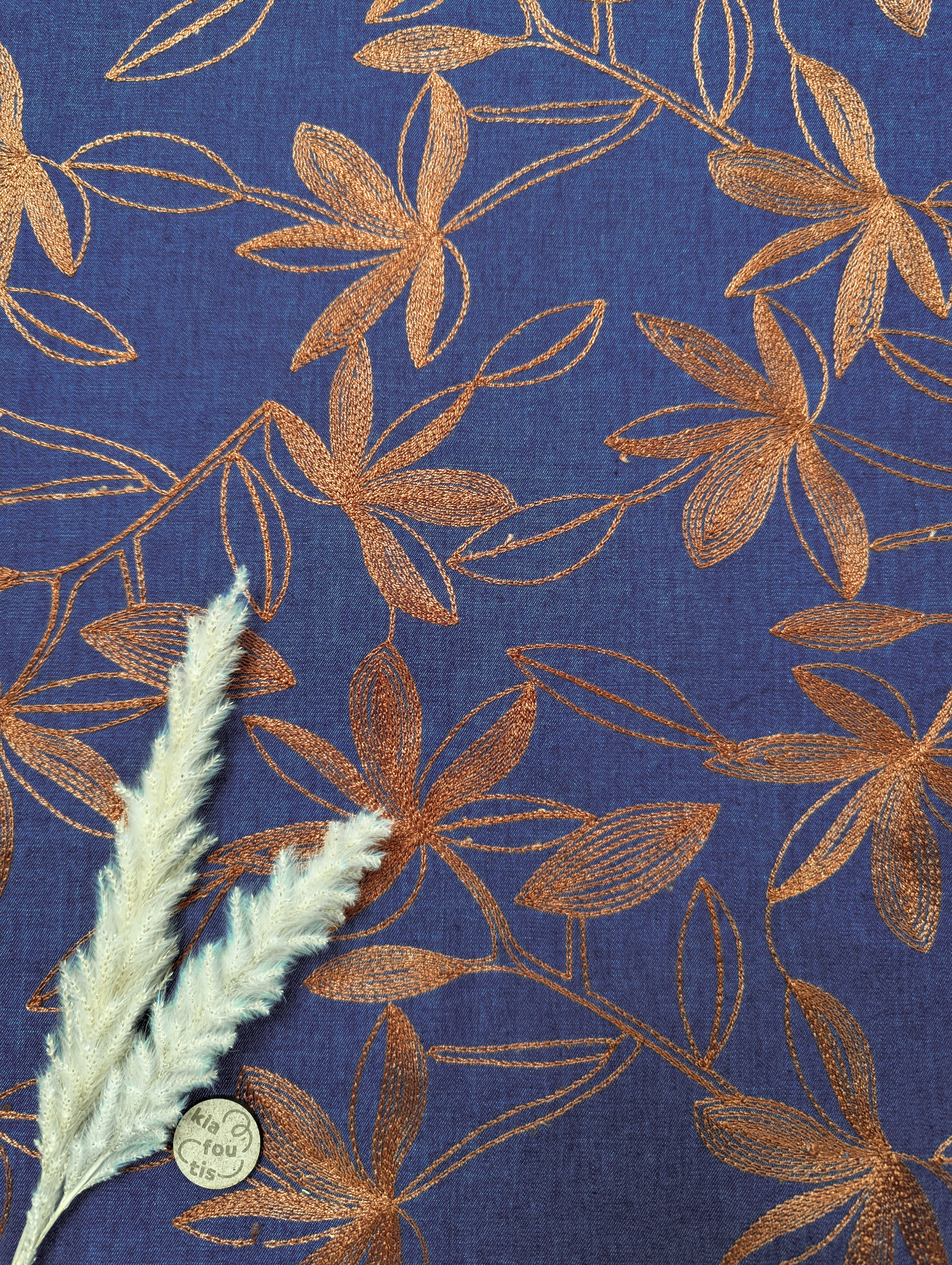 Jeans fin brodé - fleurs camel