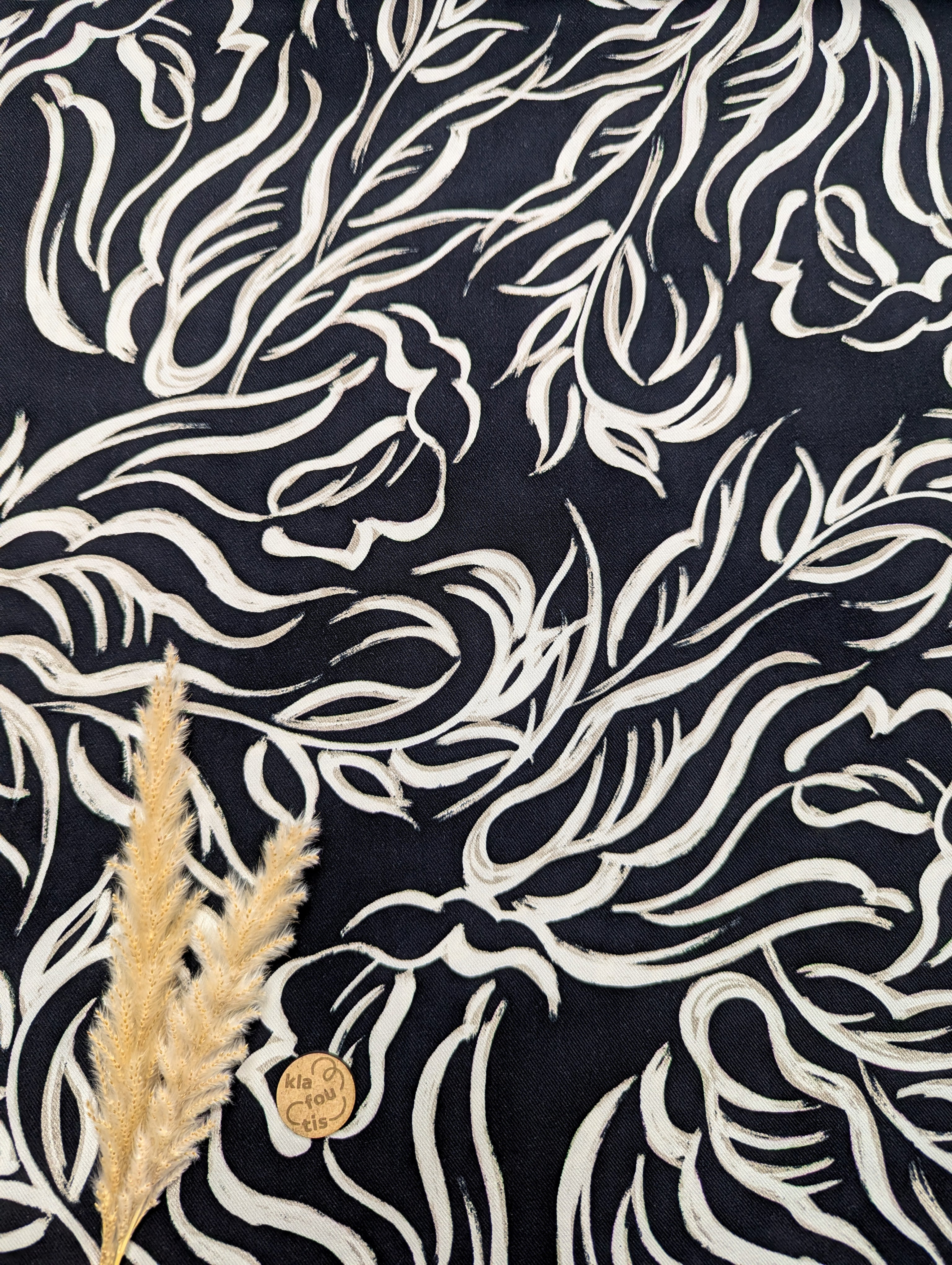 Twill de viscose noir - traits d