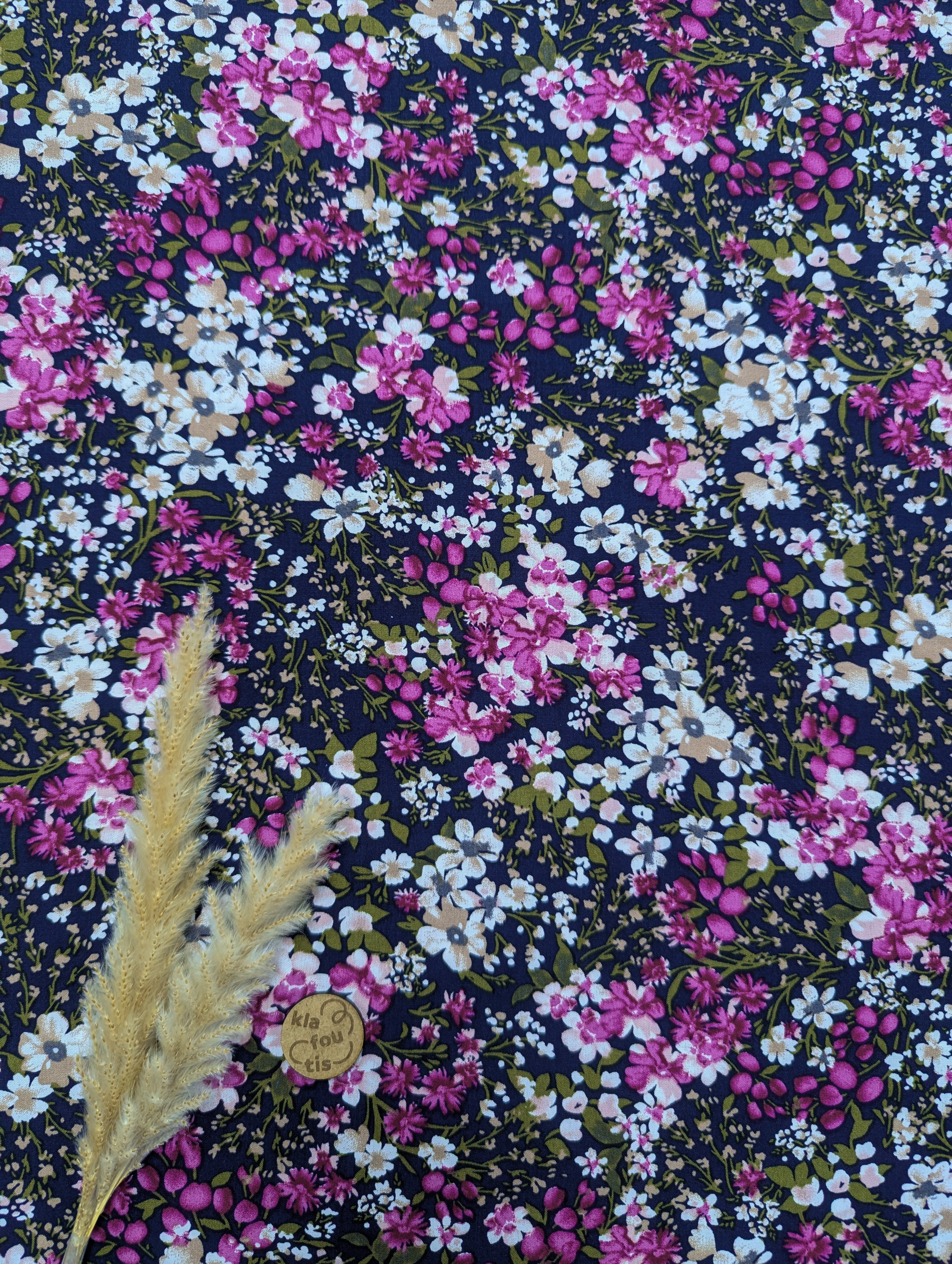 Popeline de viscose bleu marine - coloration florale