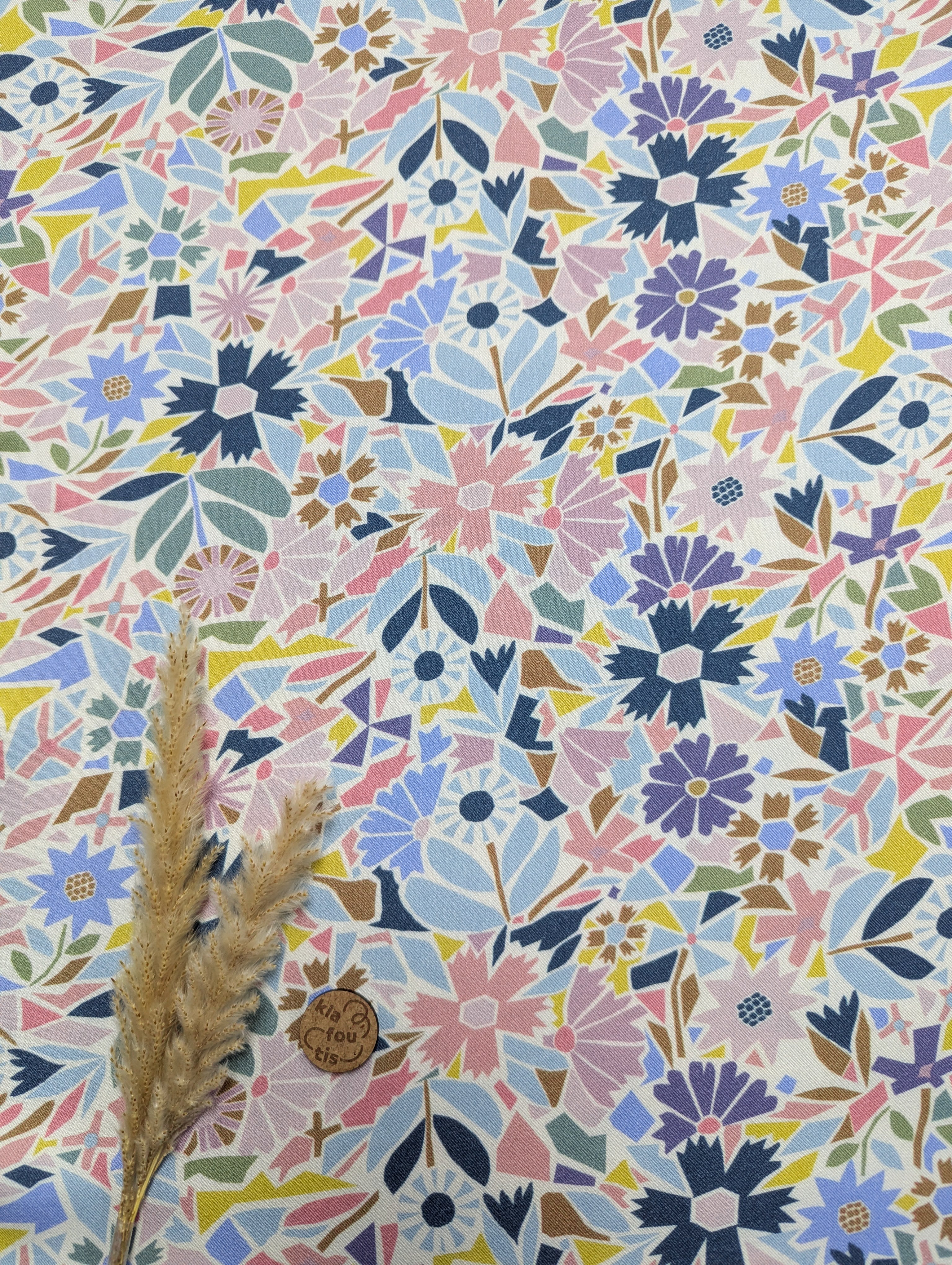 Twill de viscose EcoVero blanc - géométrie florale