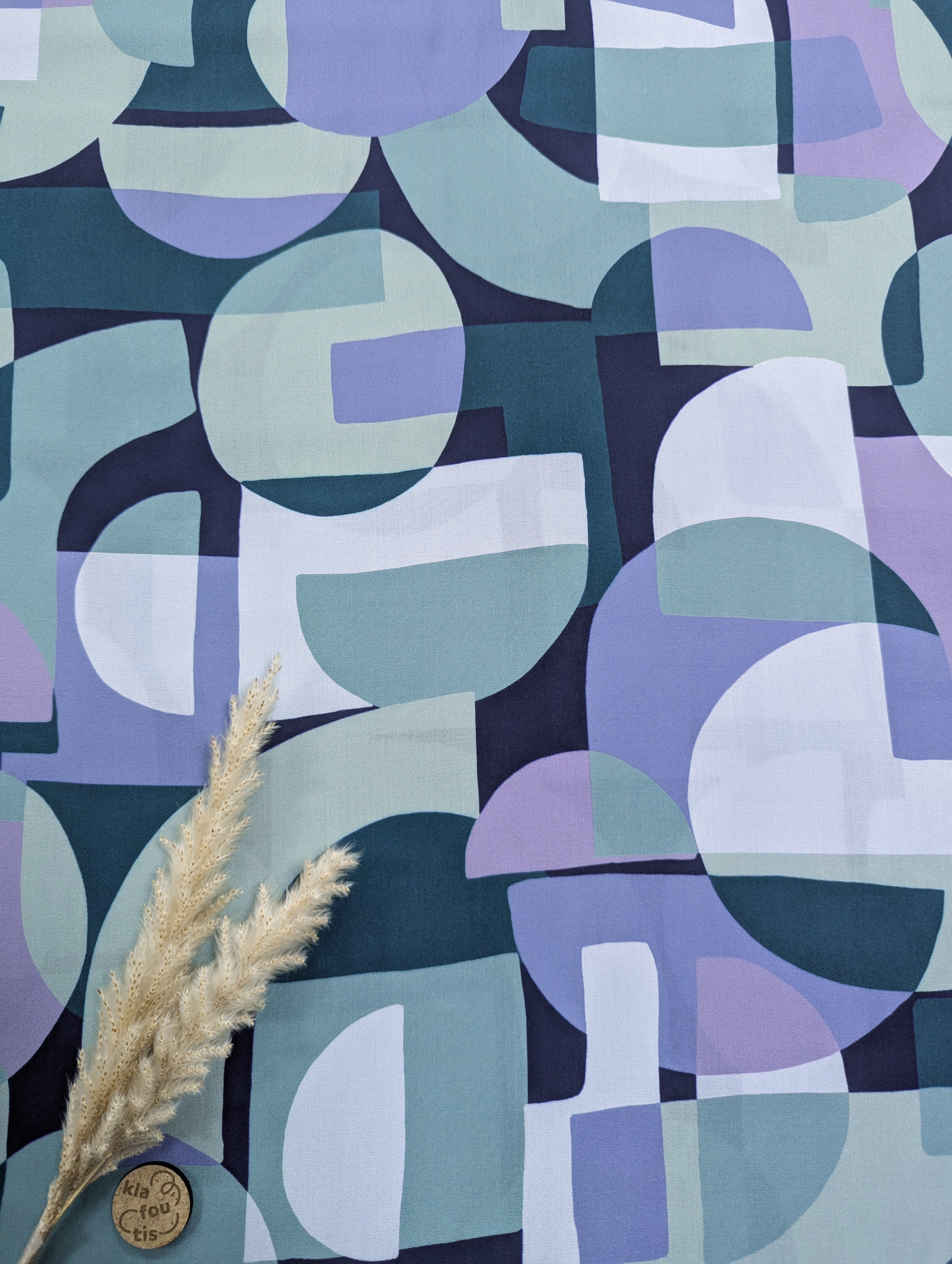 Popeline de viscose EcoVero bleue - géométrie abstraite