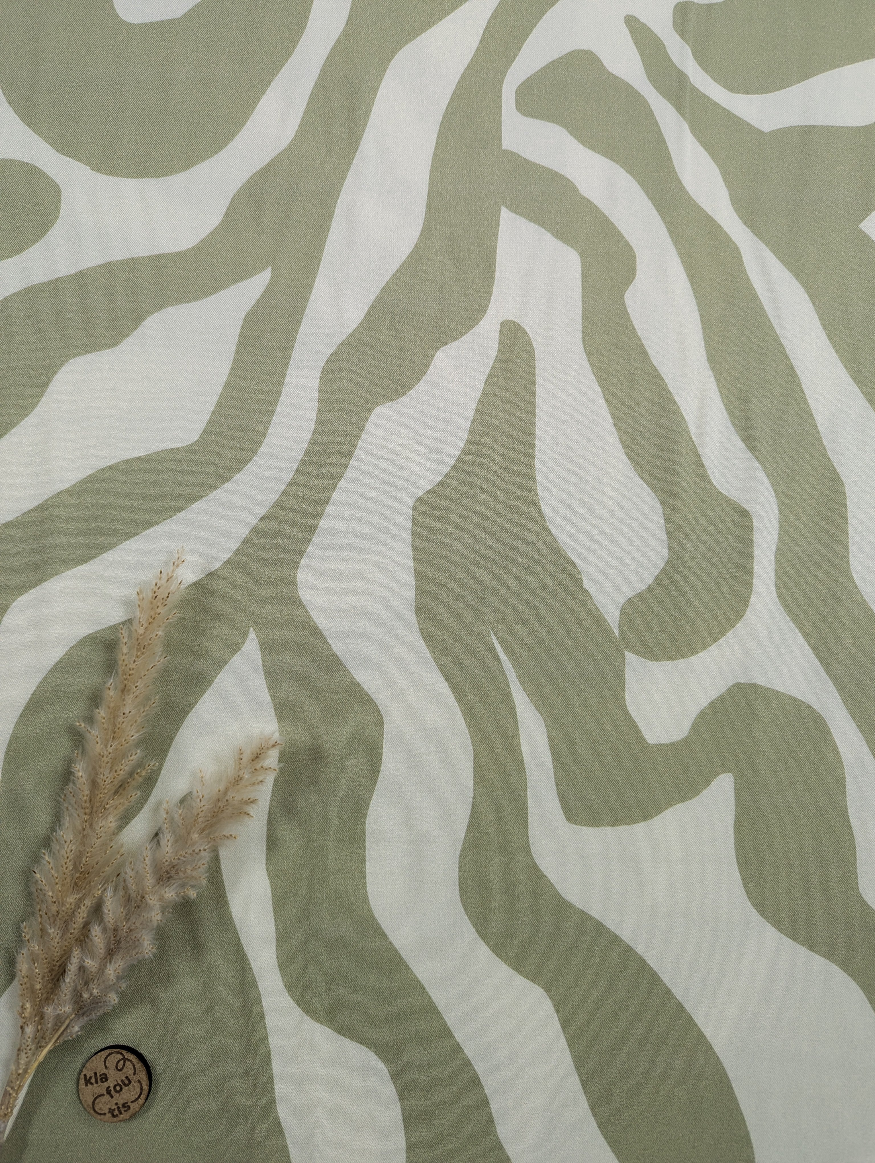 Twill de viscose vert amande et crème - ondulations