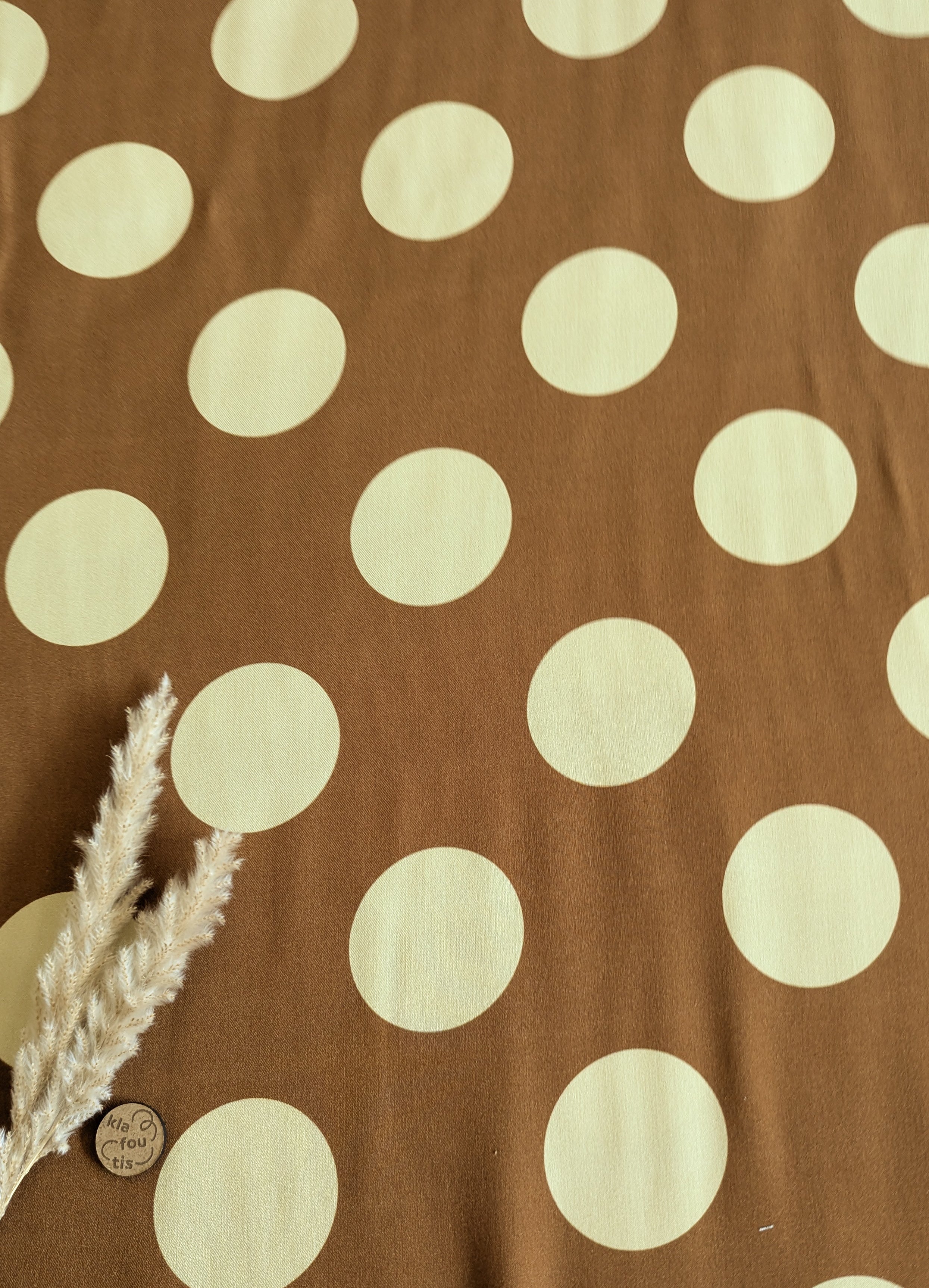 Twill de viscose - camel et crème à gros pois