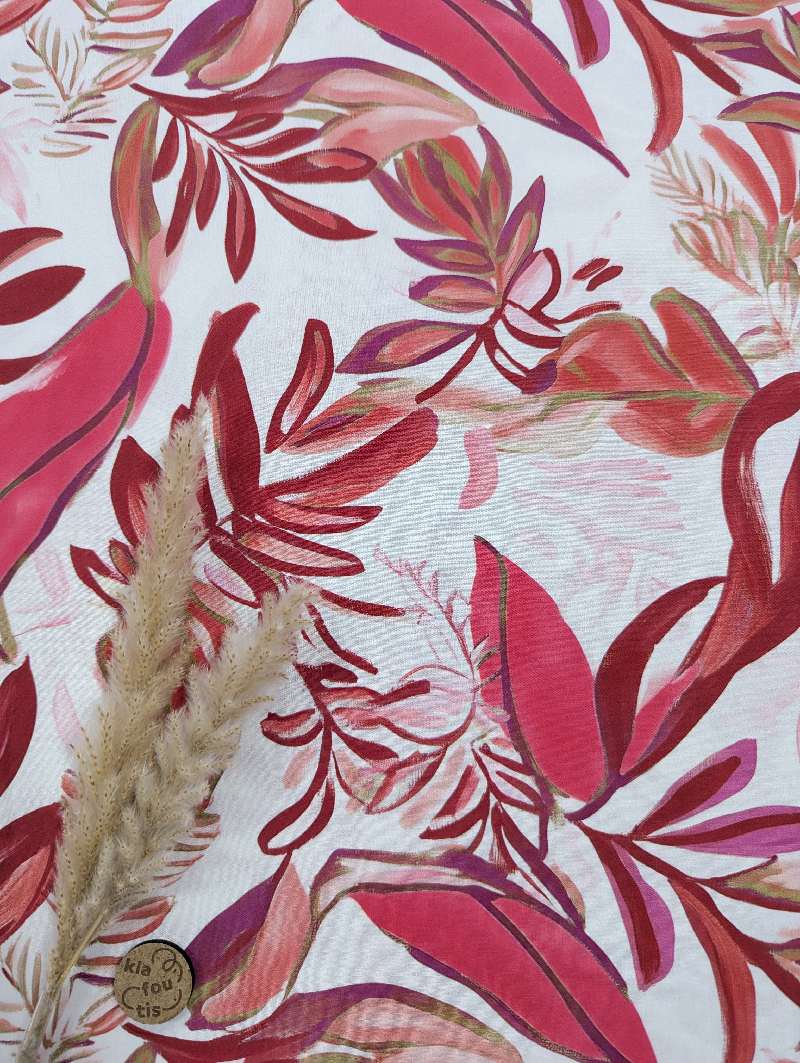 Popeline de viscose écru - floraison rouge rose