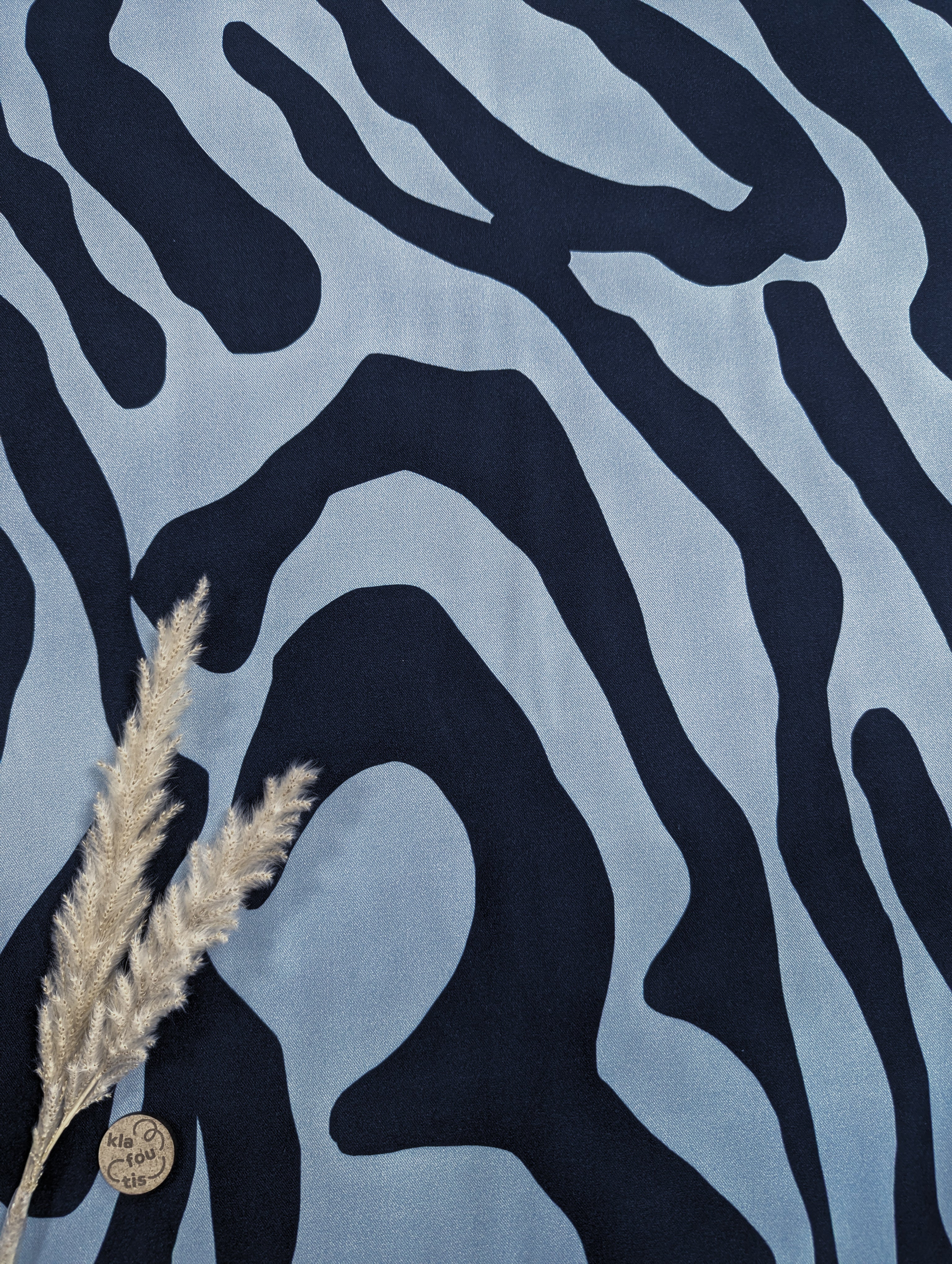 Twill de viscose bleu - ondulations