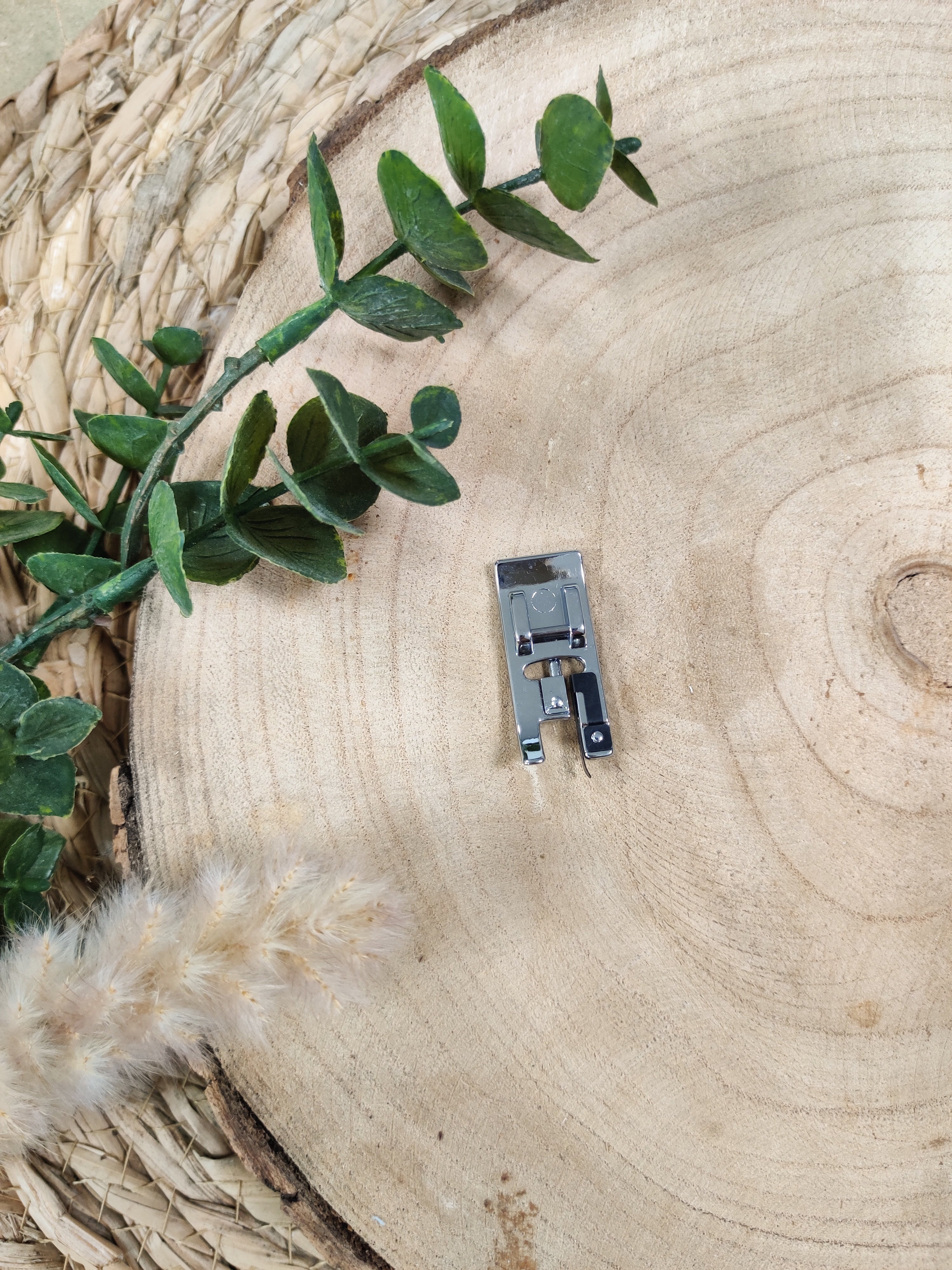 Pied pour surjet et surpiqûres - universel