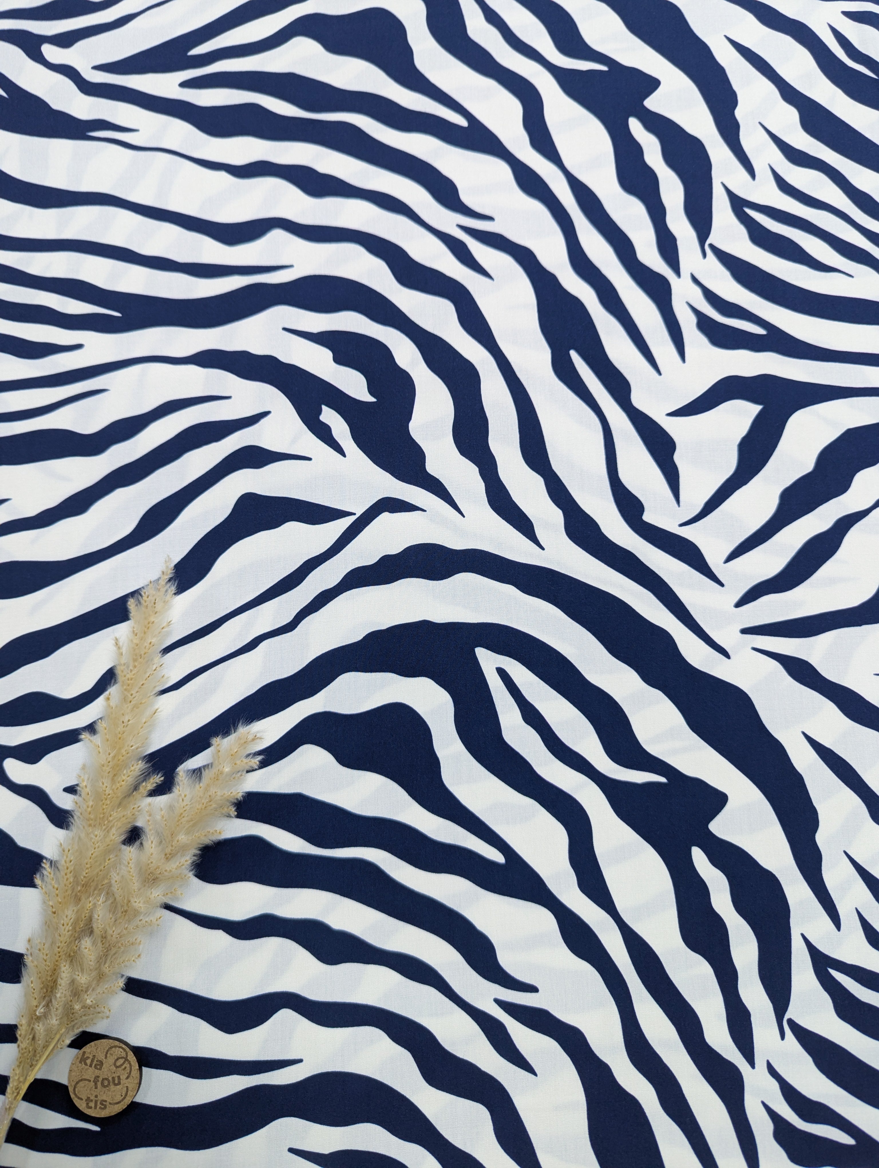 Popeline de viscose - zébré blanc bleu marine
