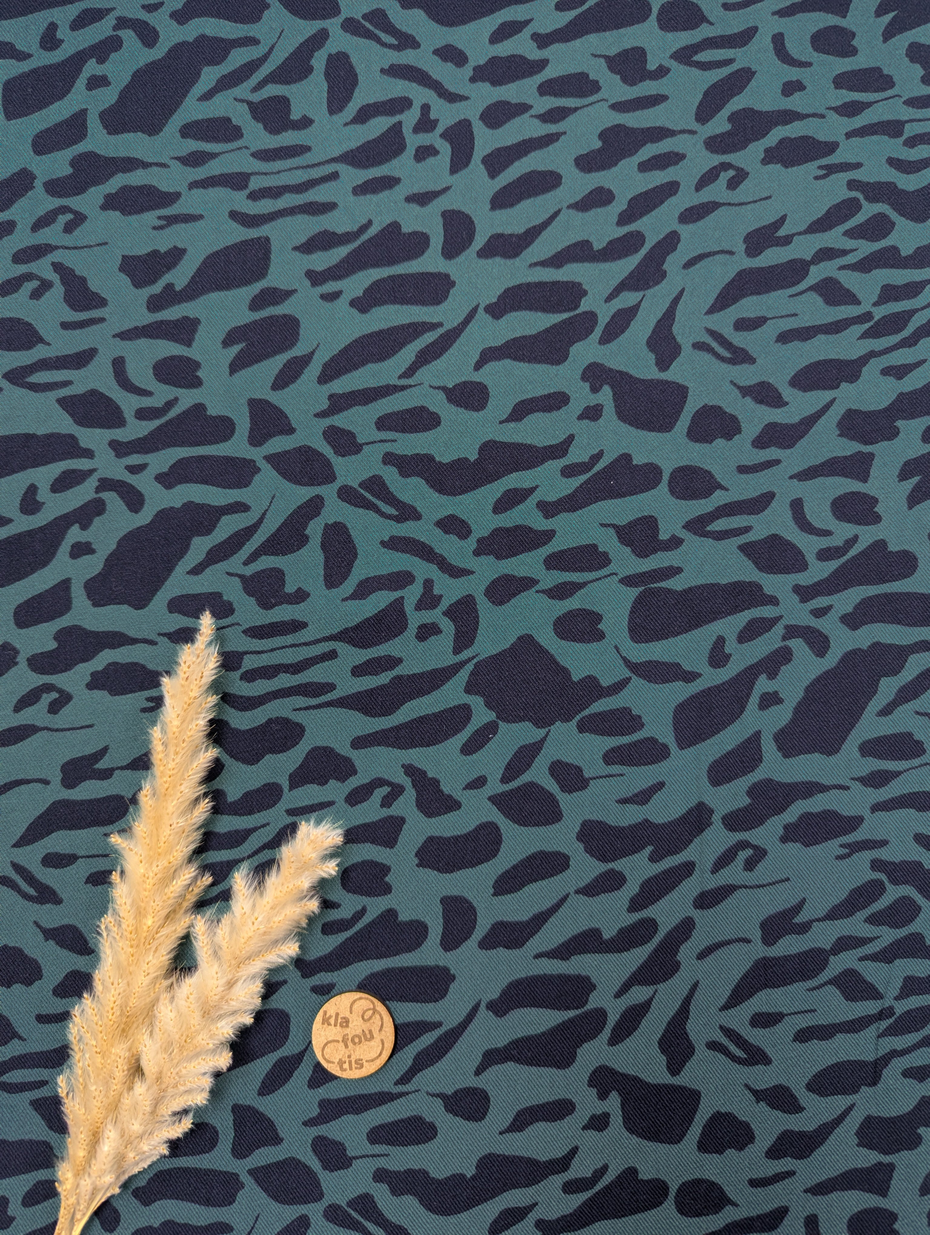 Twill de viscose bleu marine eucalyptus - tacheté