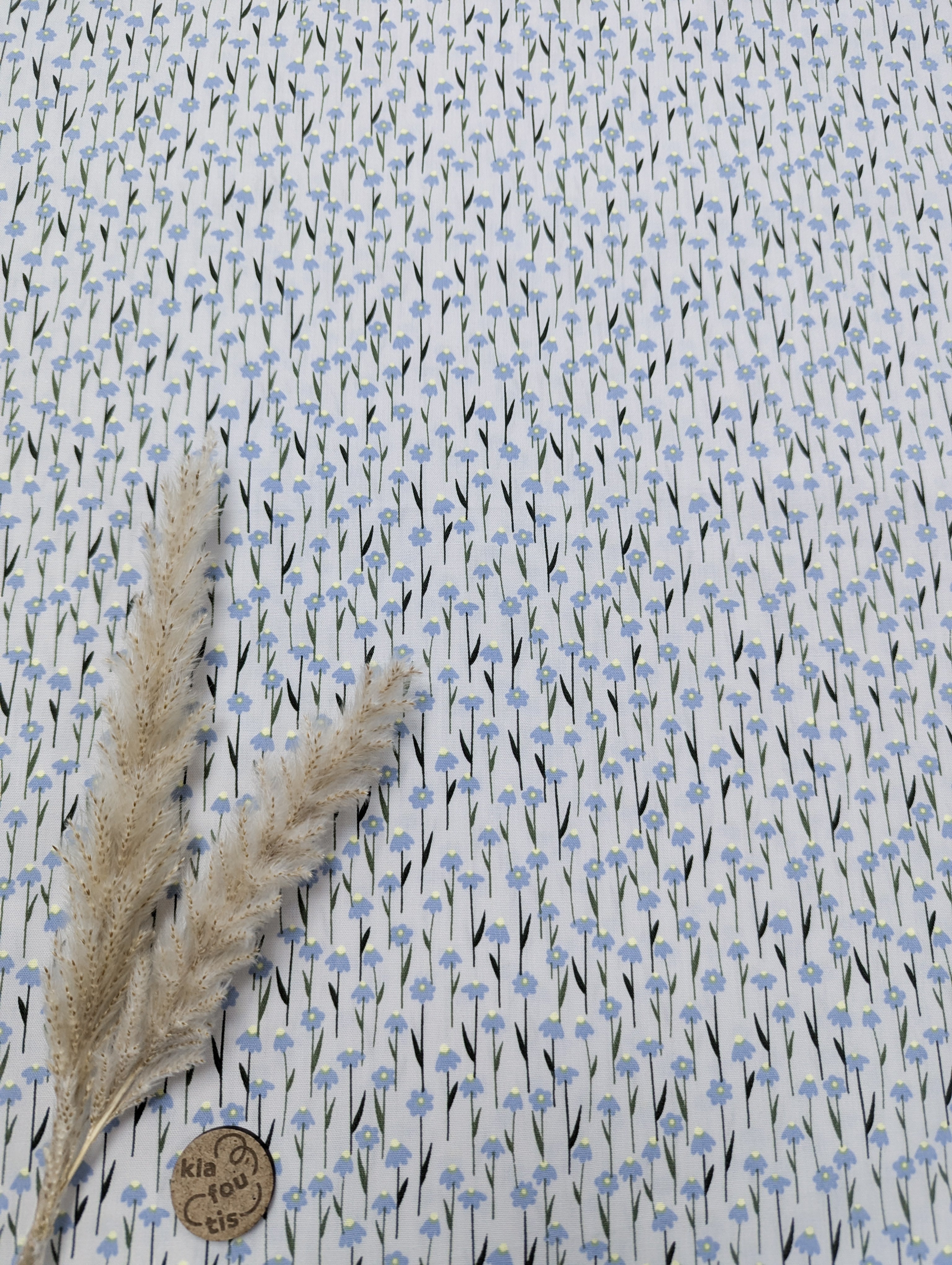 Popeline de coton écru - petites fleurs bleues