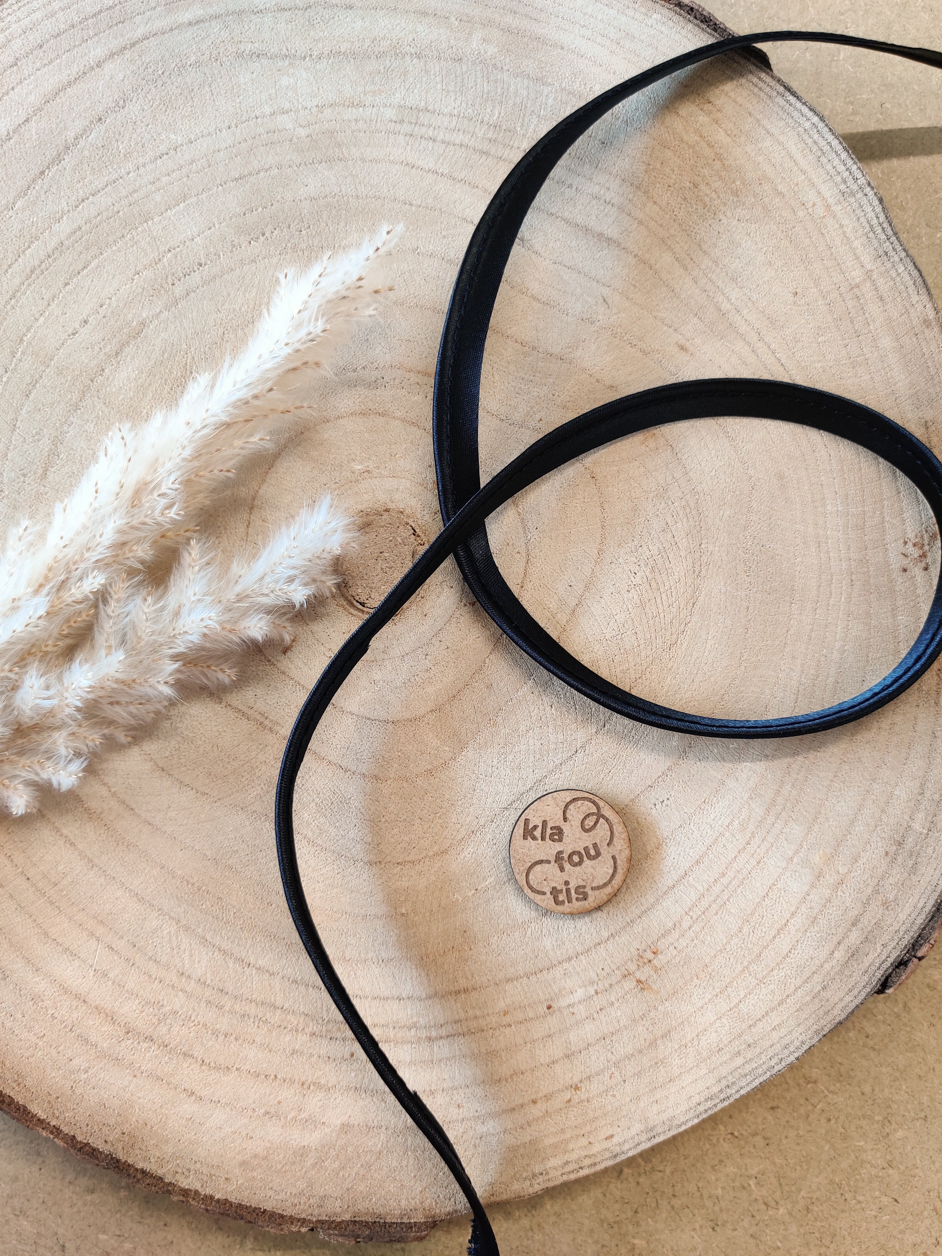 Passepoil satin noir