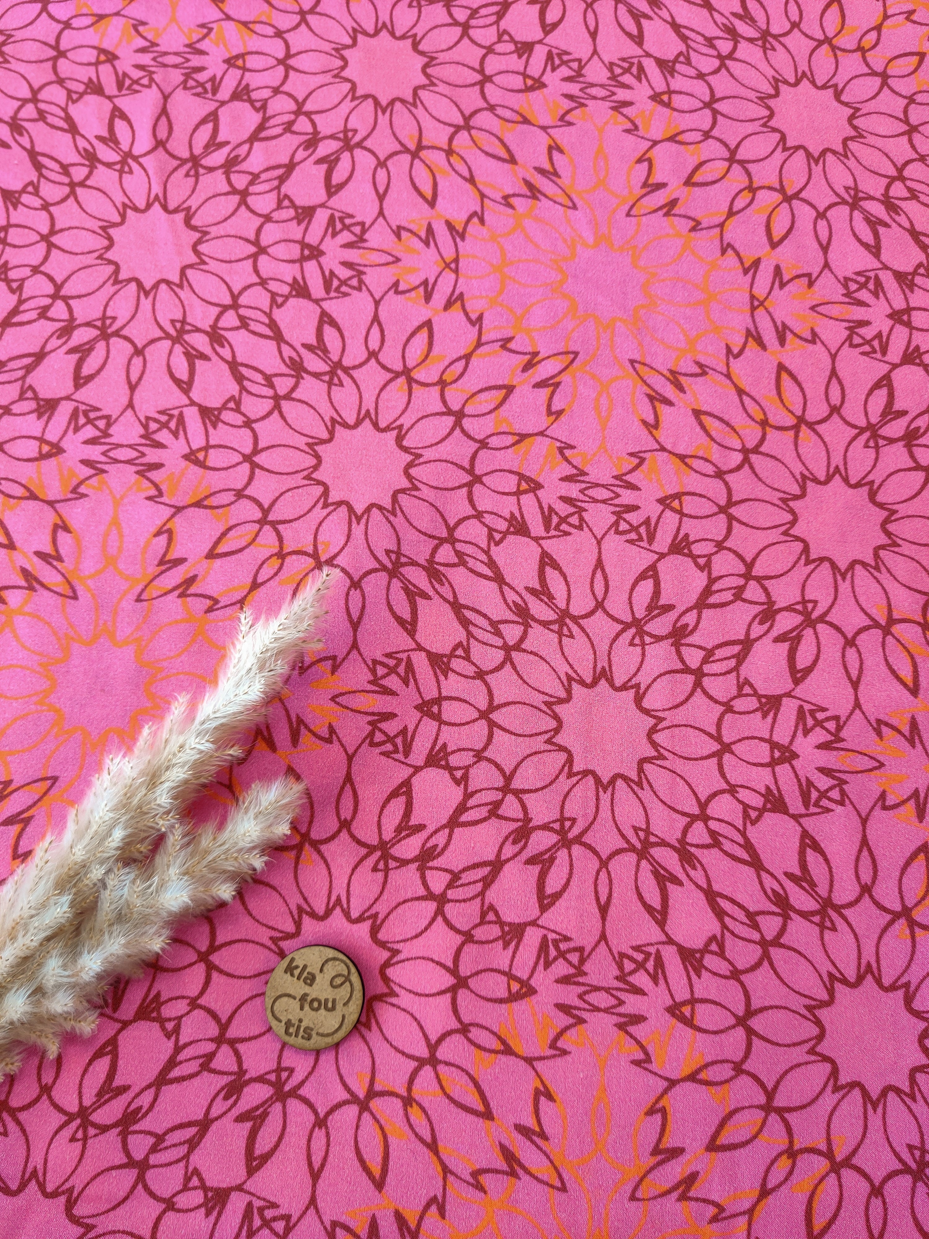 Voile de viscose fuchsia - Arabesques subtiles