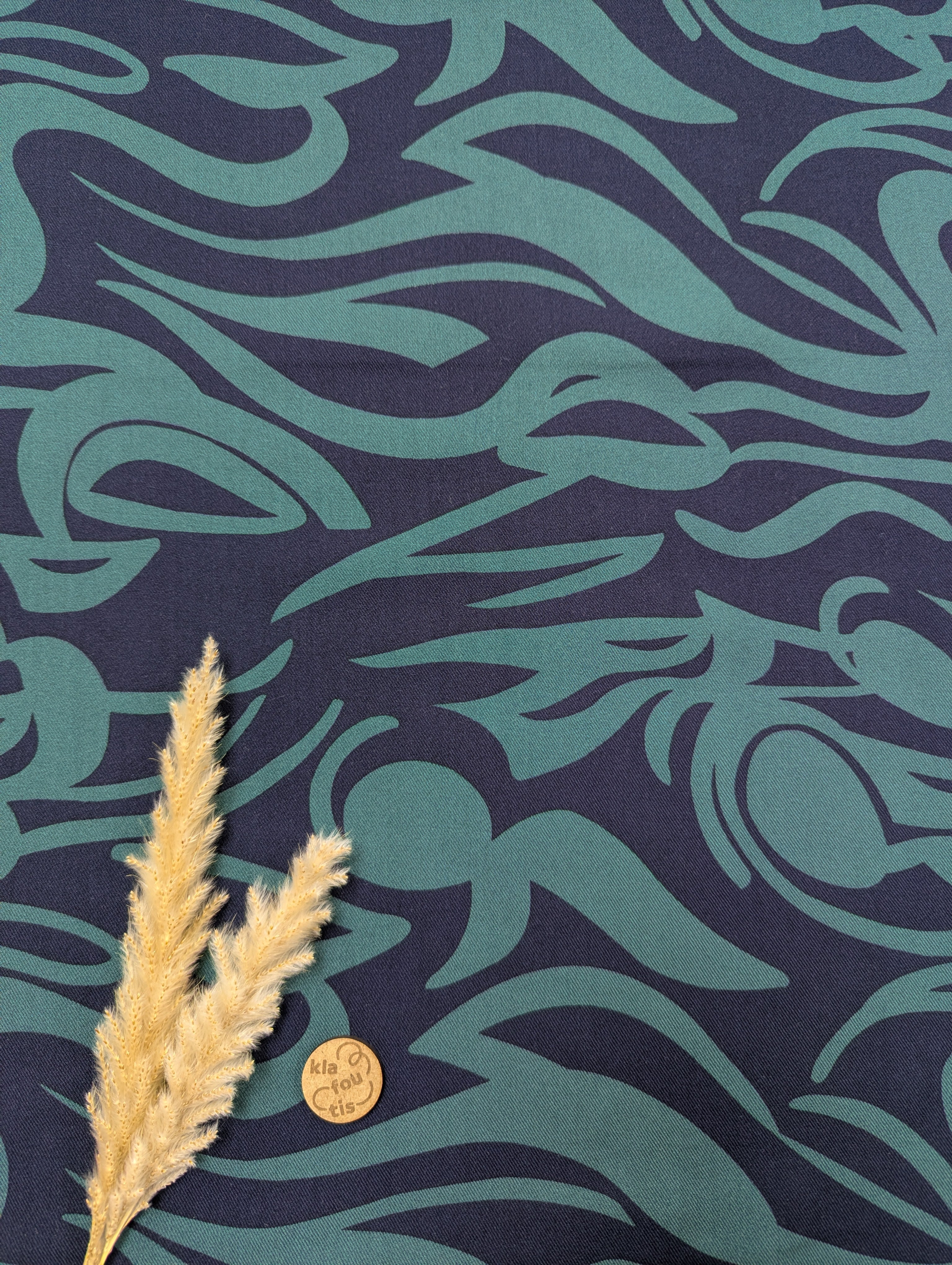 Twill de viscose bleu marine et vert eucalyptus - entremêlé