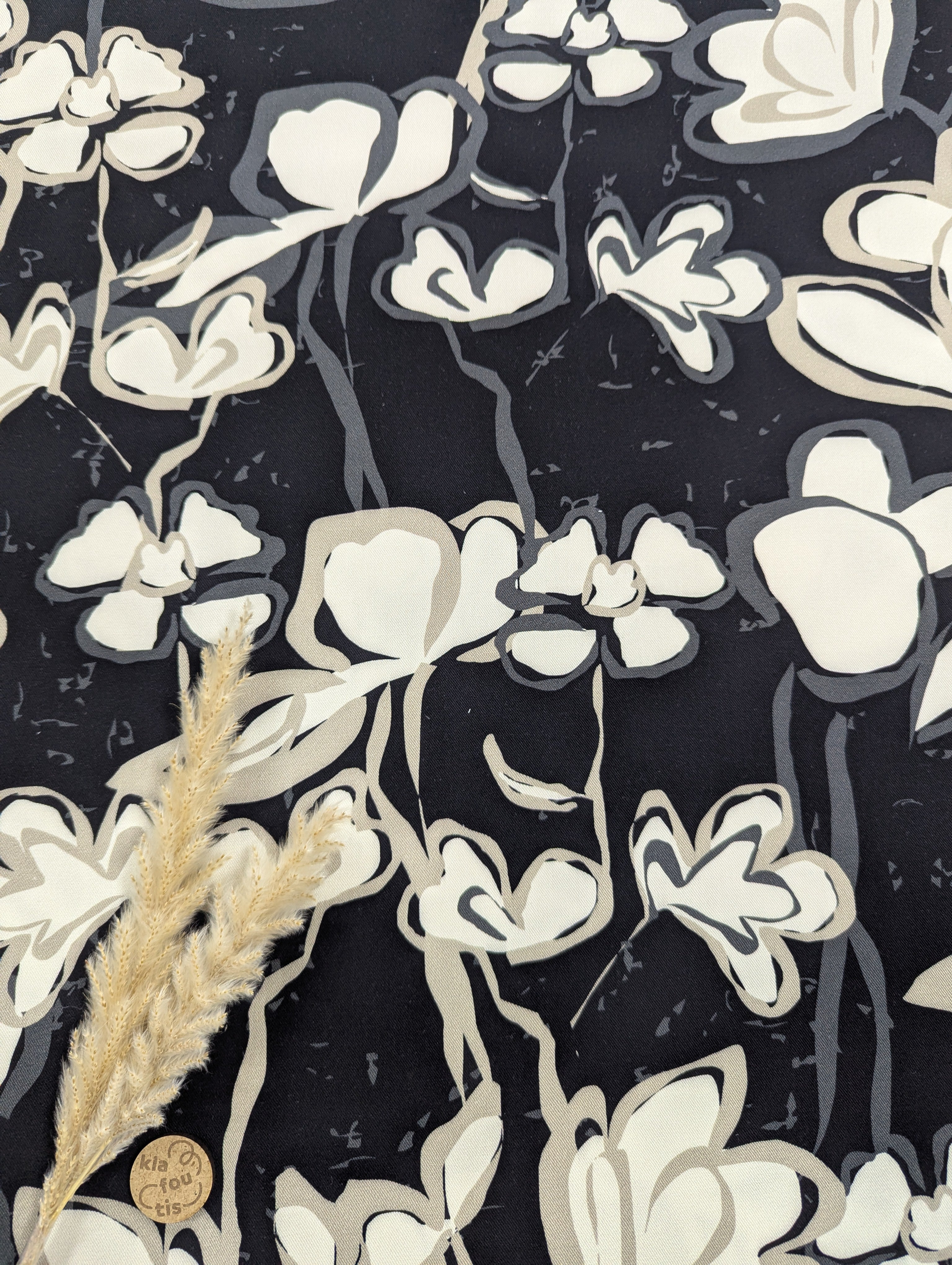 Twill de viscose noir - Floraison obscure
