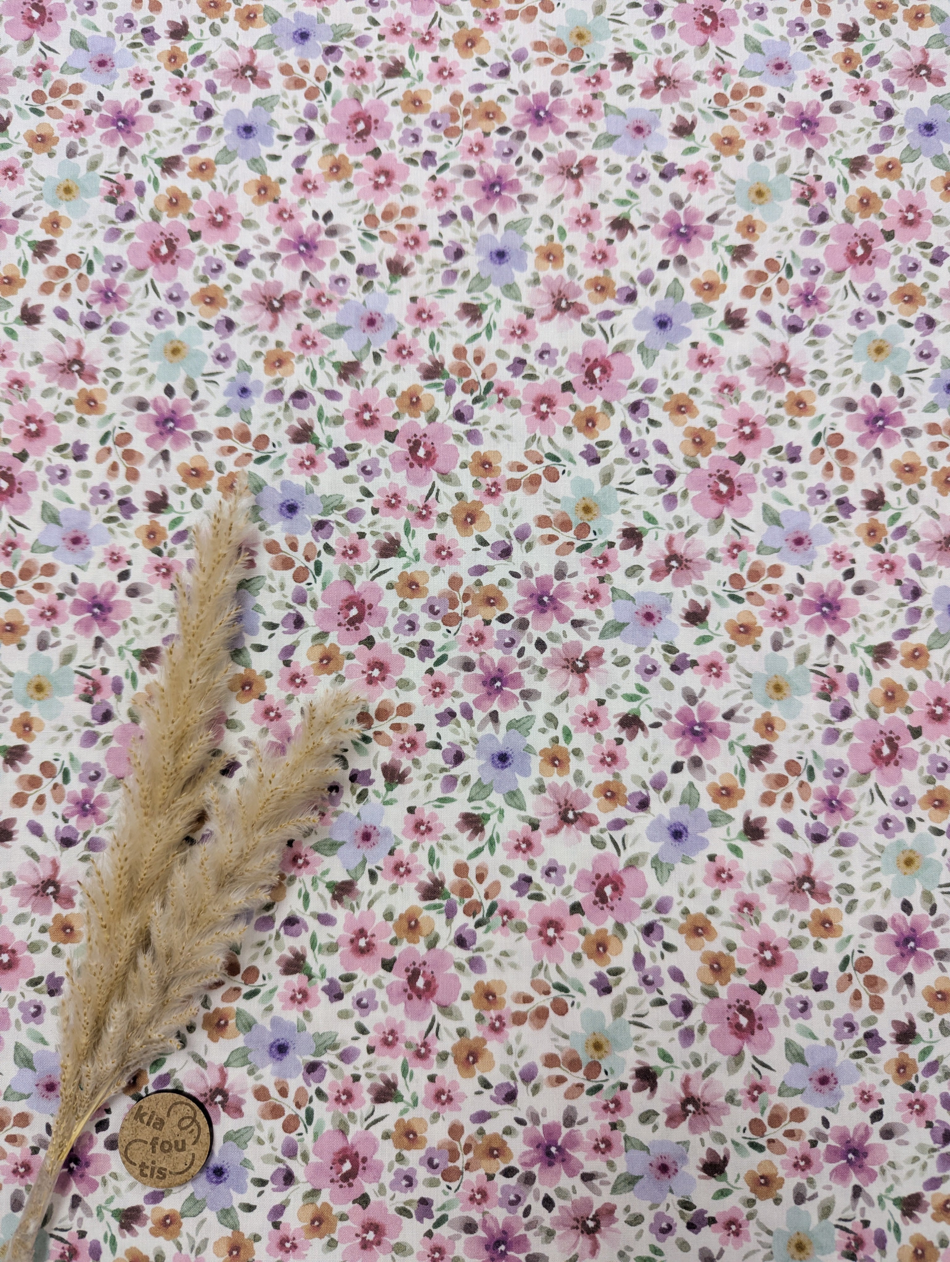 Popeline de coton écru - fleurs féminines rosées