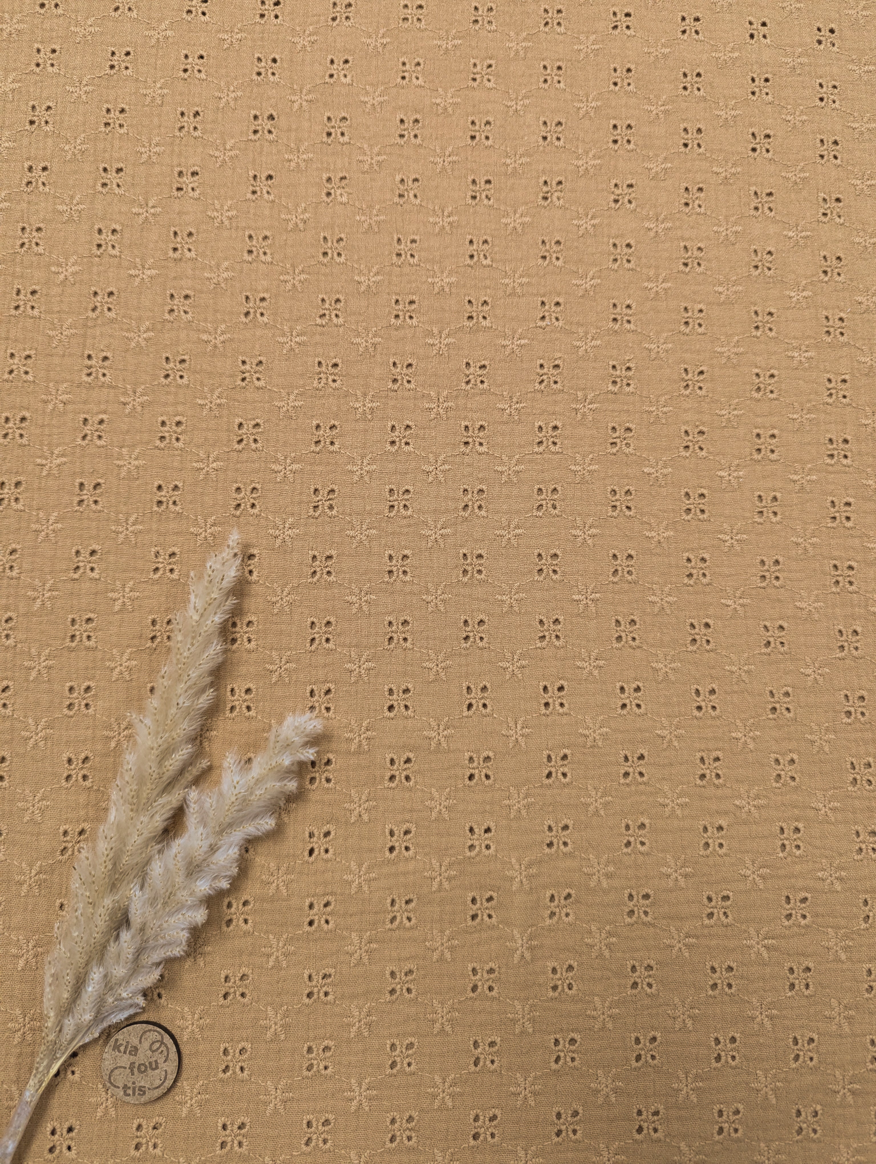 Double gaze typée broderie anglaise - caramel