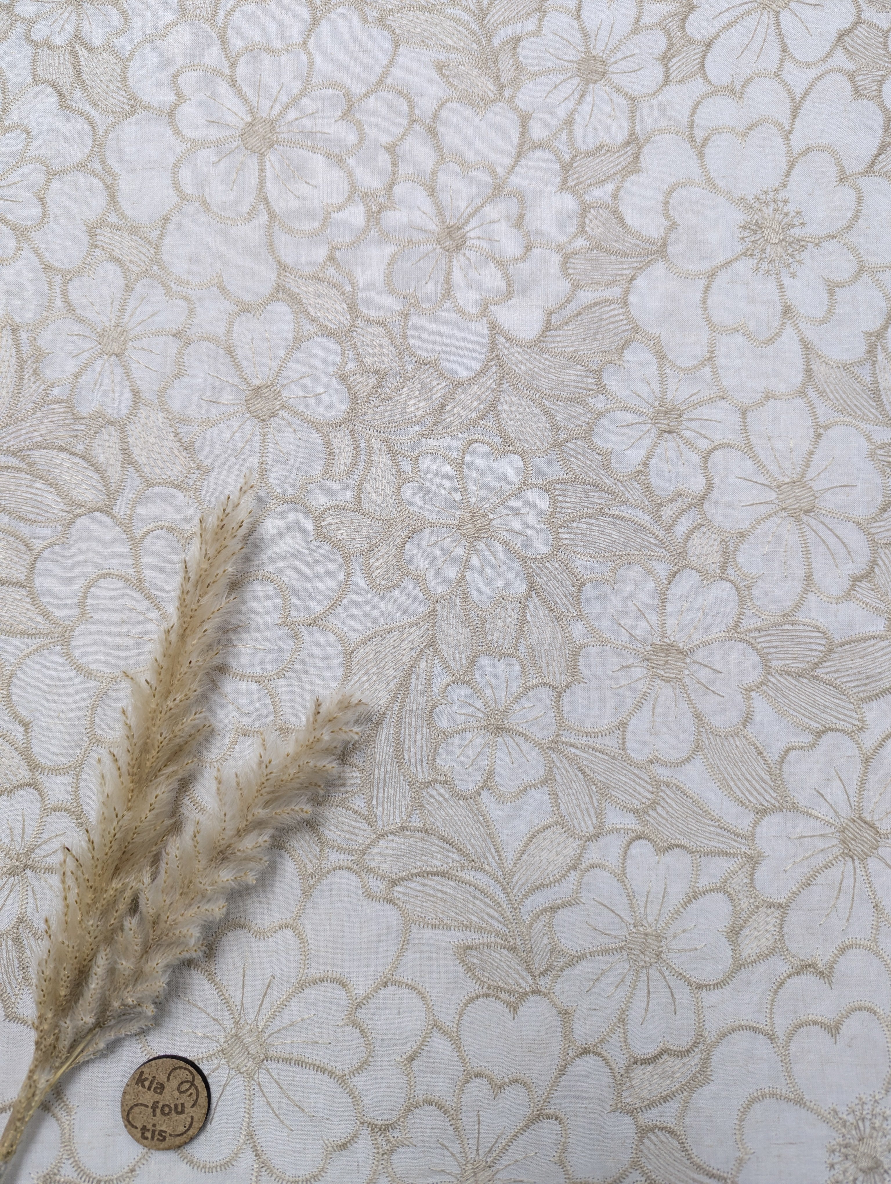 Popeline de coton brodé crème - floraison