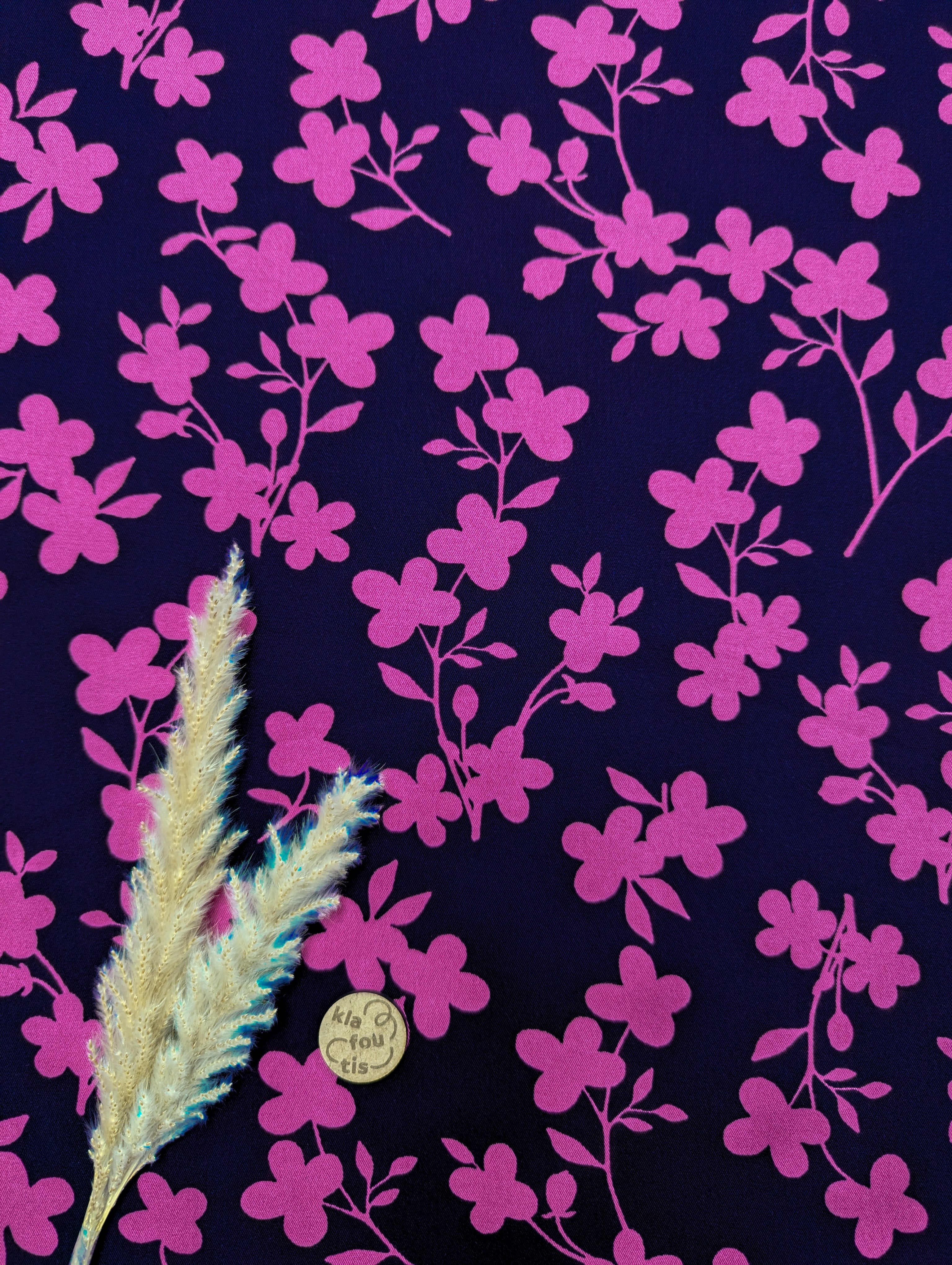 Twill de viscose stretch noir - fleurs fuchsia