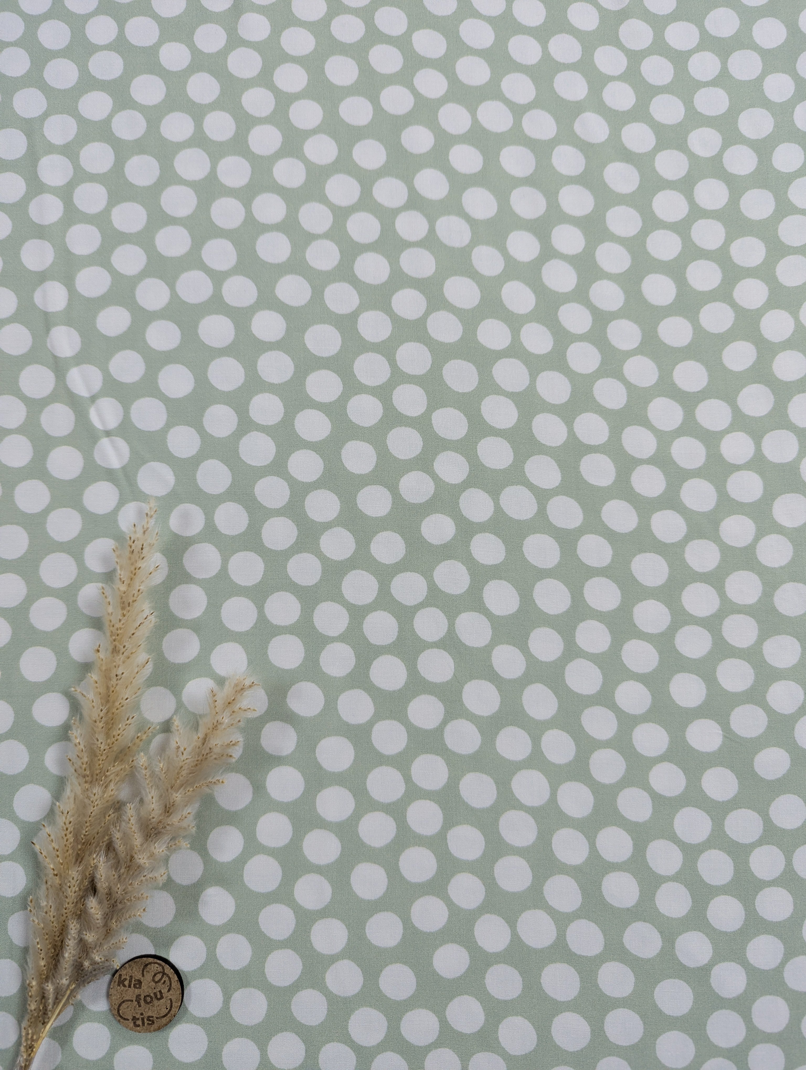 Popeline de viscose vert amande doux - pois écru