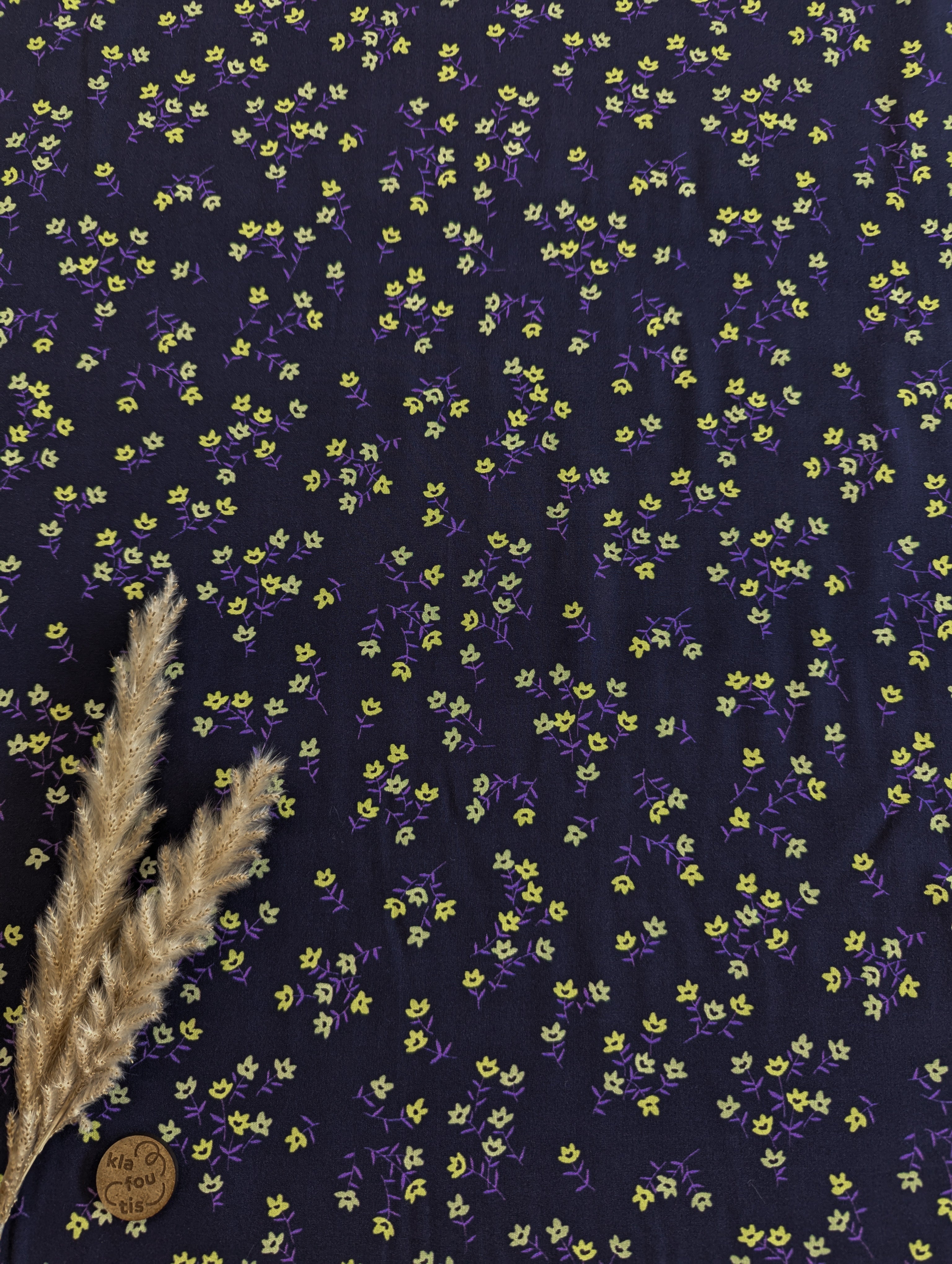 Popeline de viscose bleu marine - mini fleurs jaunes