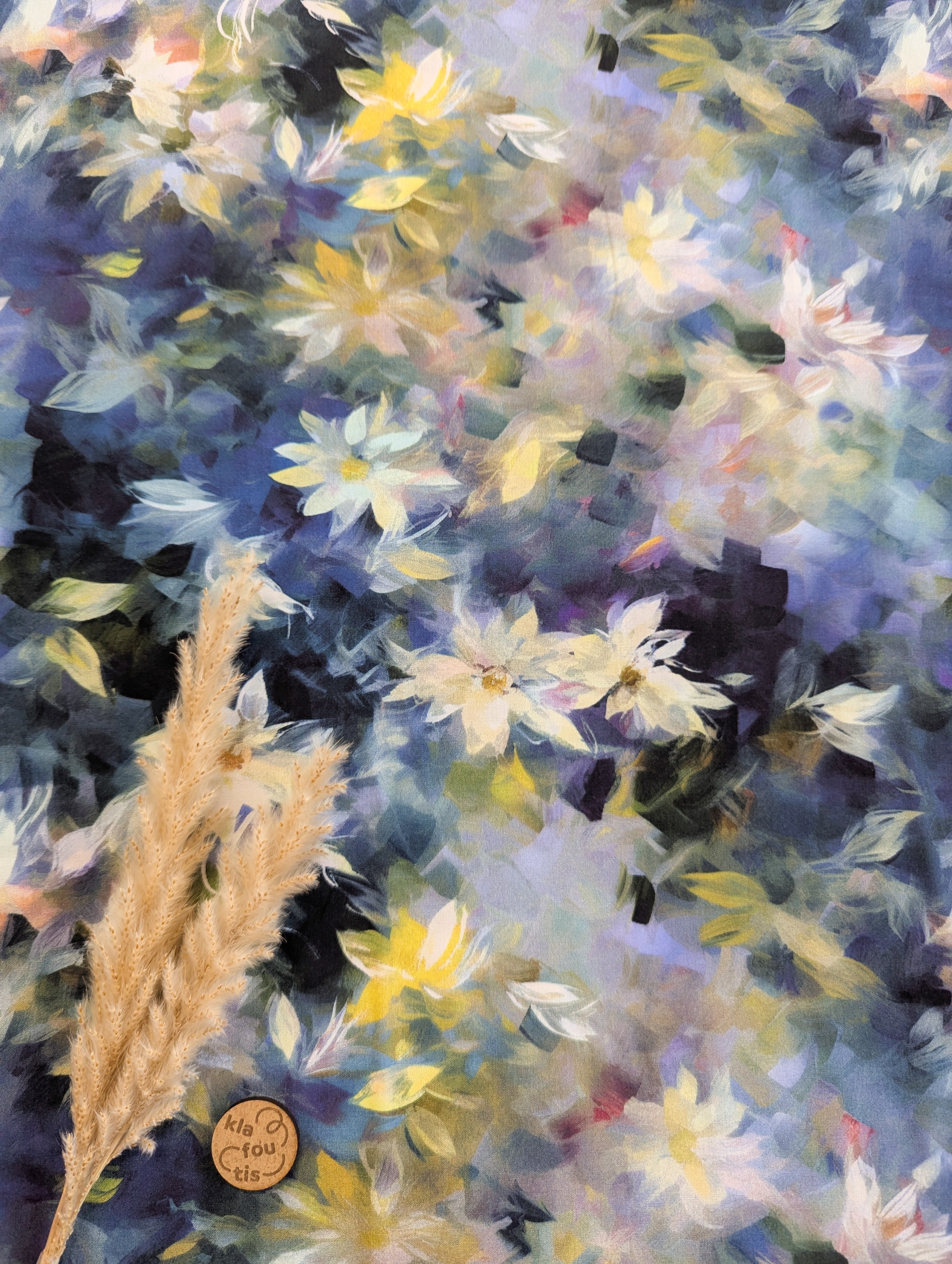 Popeline de viscose bleue - fleurs abstraites