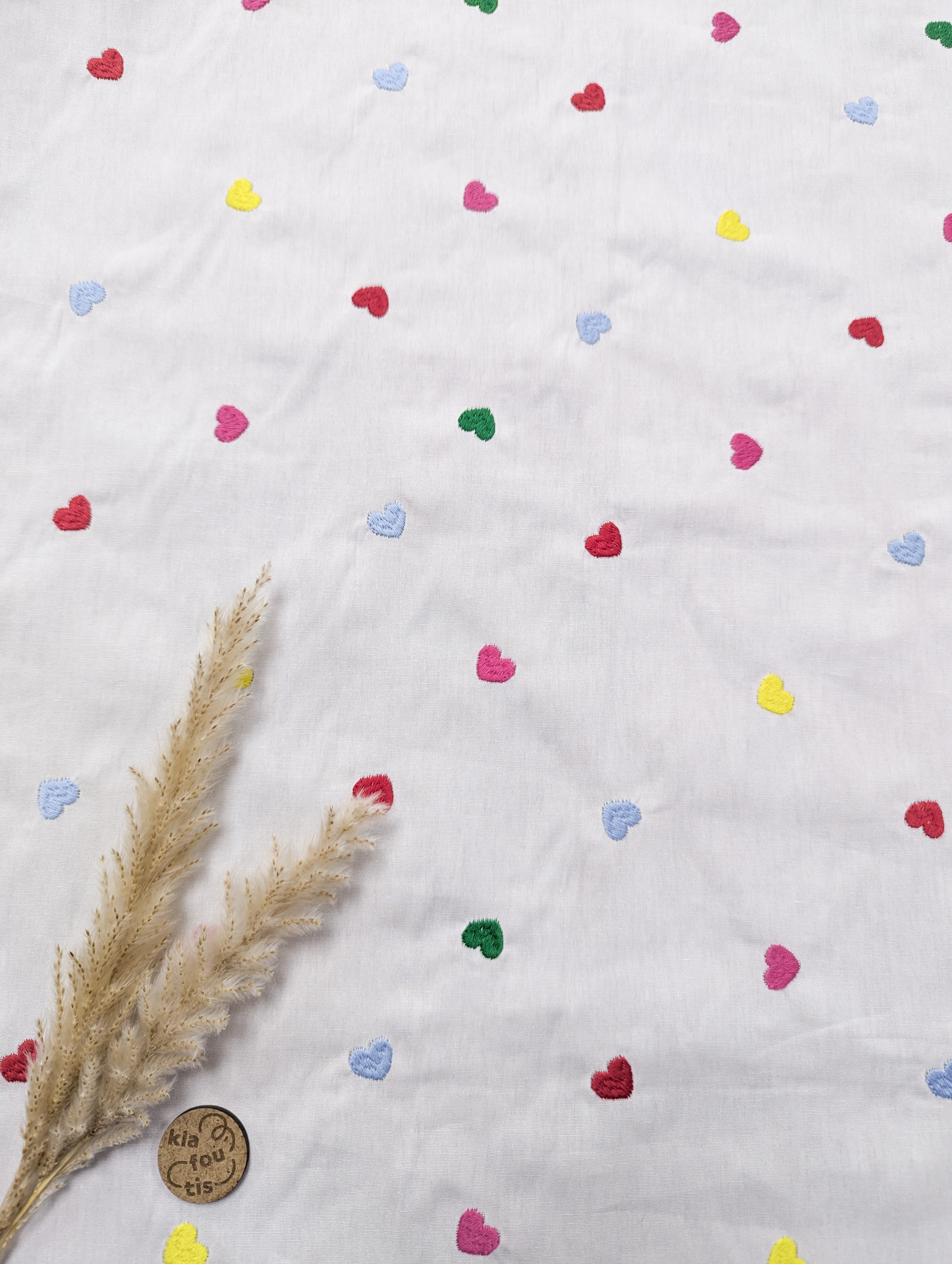 Popeline de coton blanche - coeurs brodés multicolores