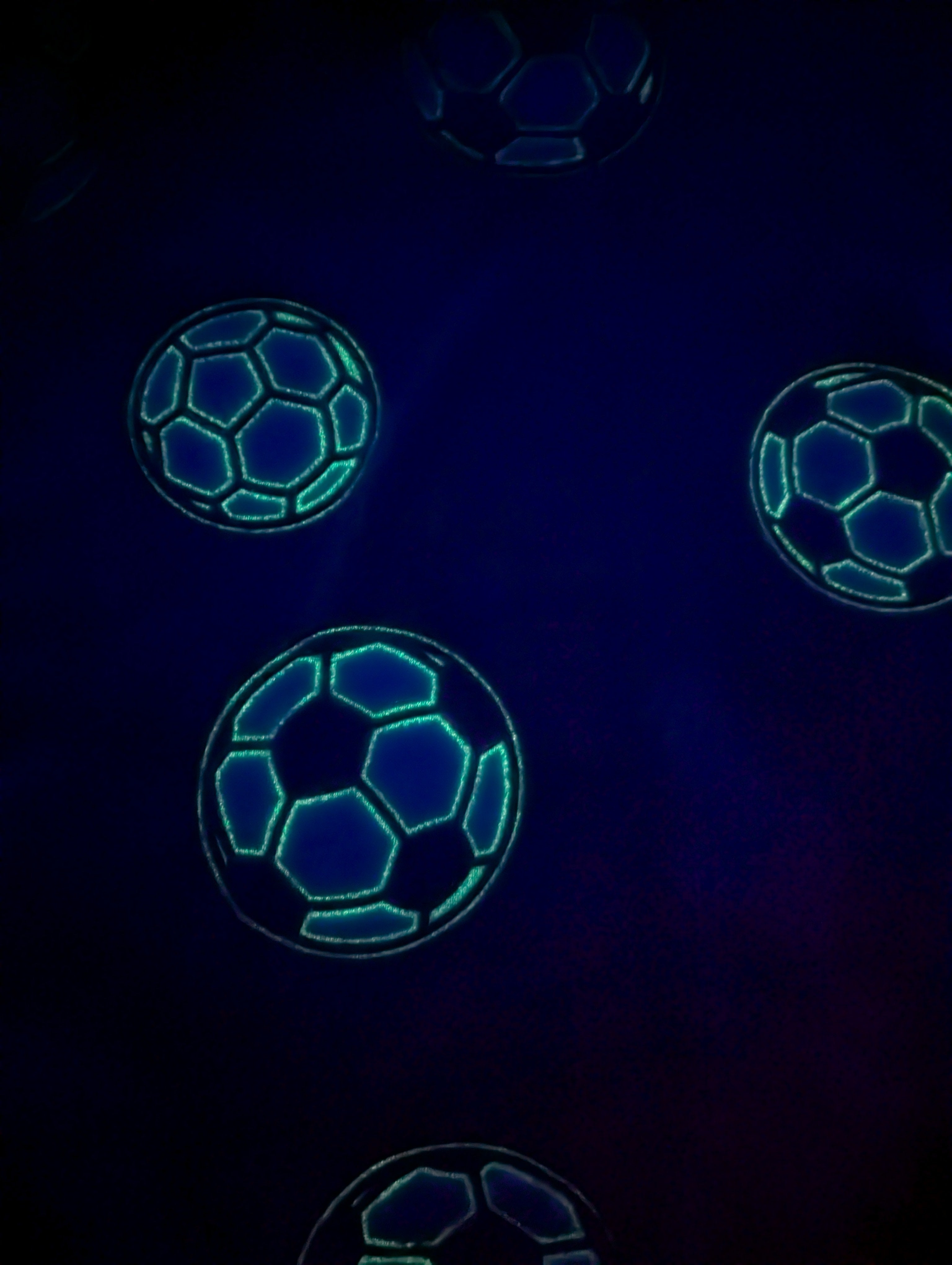 Tissu doudou phosphorescent gris clair - ballons de foot